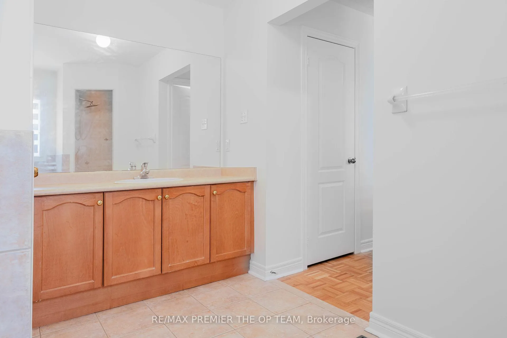 Photo 28 of 56 Wildberry Crescent, Vaughan, Vellore Village — HOMEH