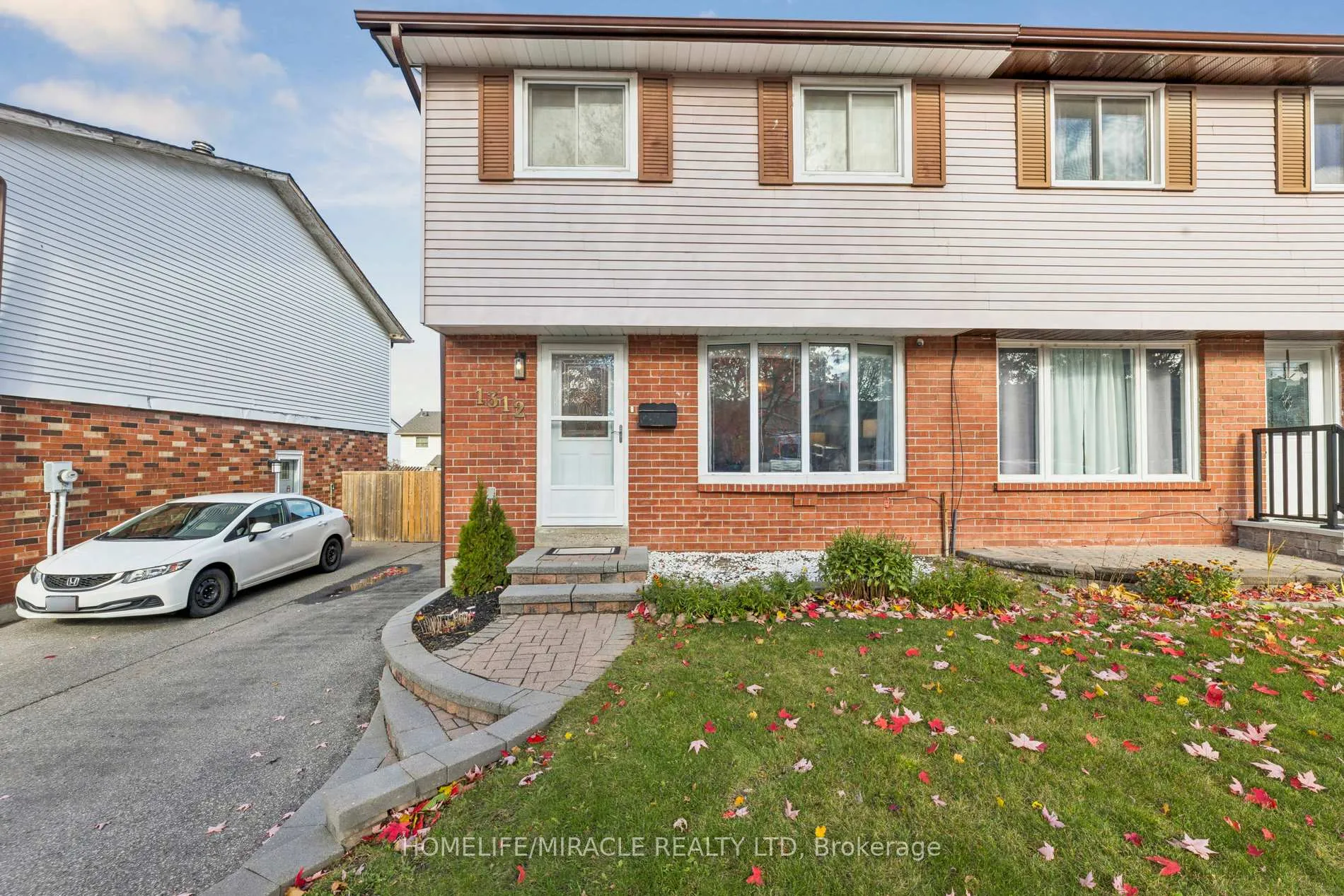 Photo 4 of 1312 Cherrydown Drive, Oshawa, Donevan — HOMEH