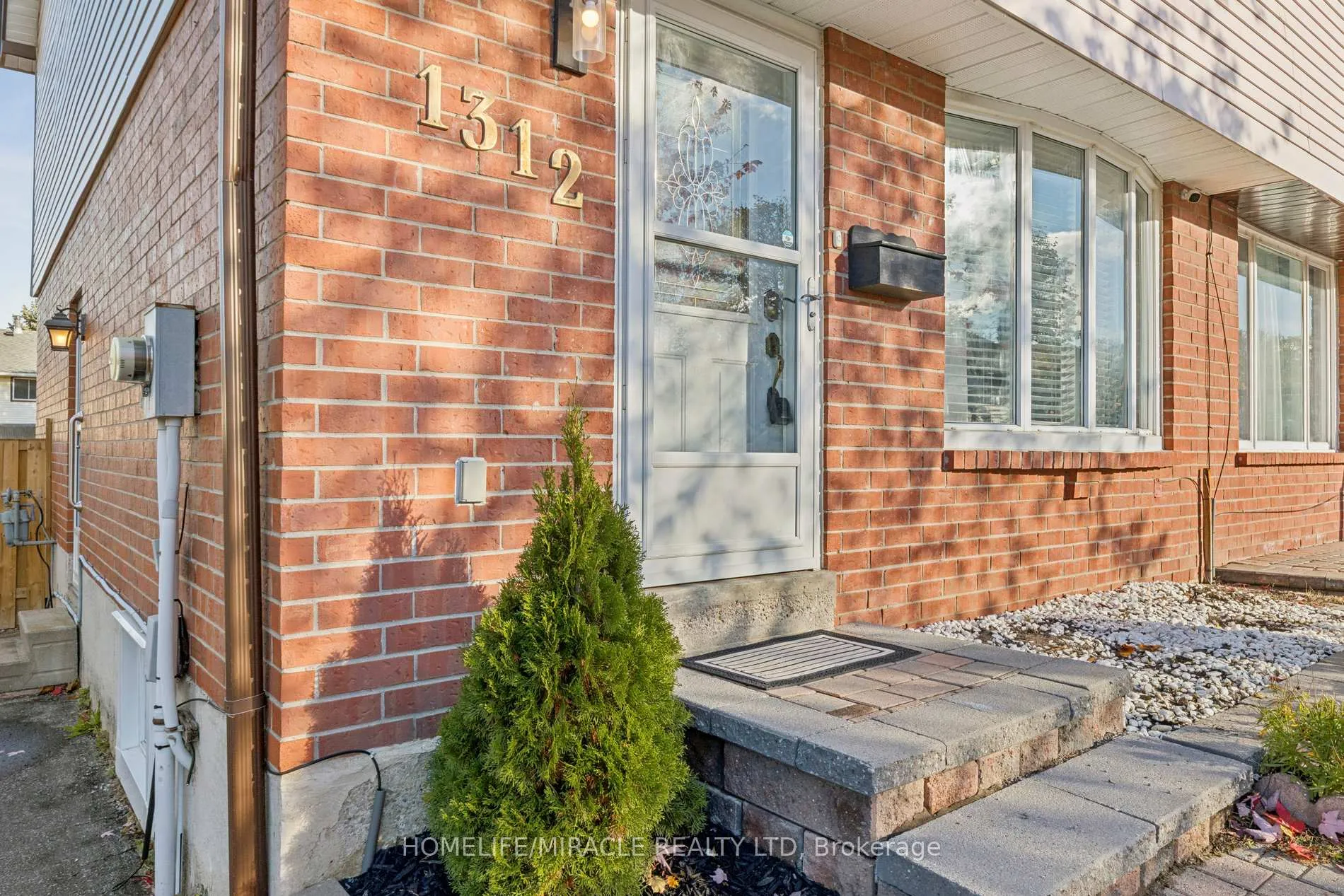 Photo 6 of 1312 Cherrydown Drive, Oshawa, Donevan — HOMEH