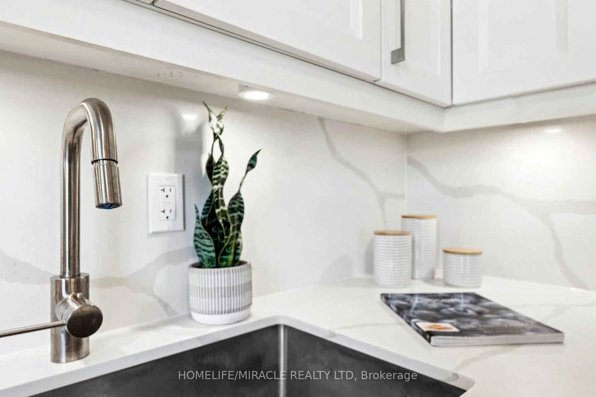 Photo 23 of 1312 Cherrydown Drive, Oshawa, Donevan — HOMEH