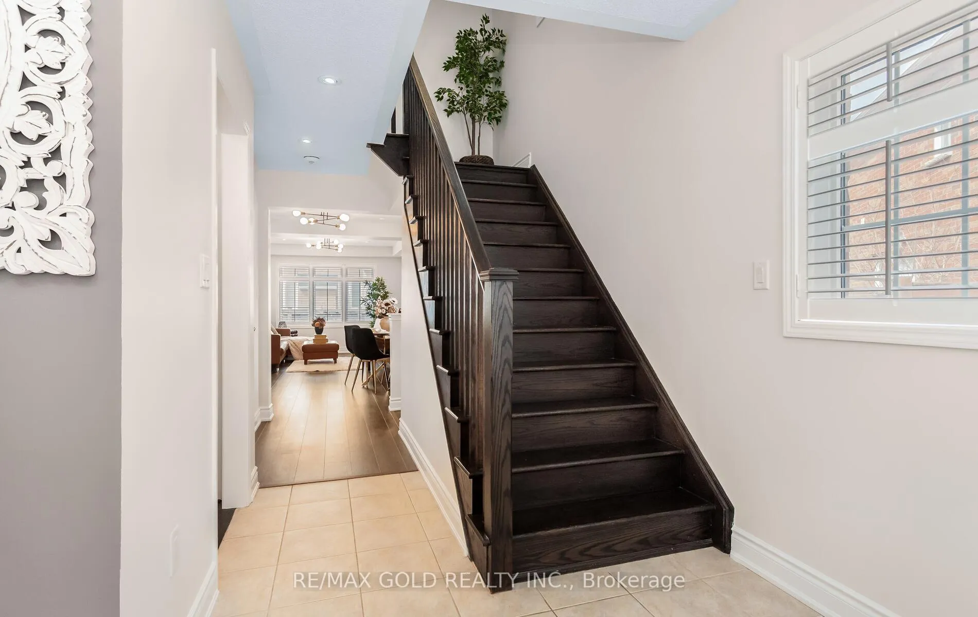 Photo 5 of 299 Gooding Crescent, Milton, Ford — HOMEH