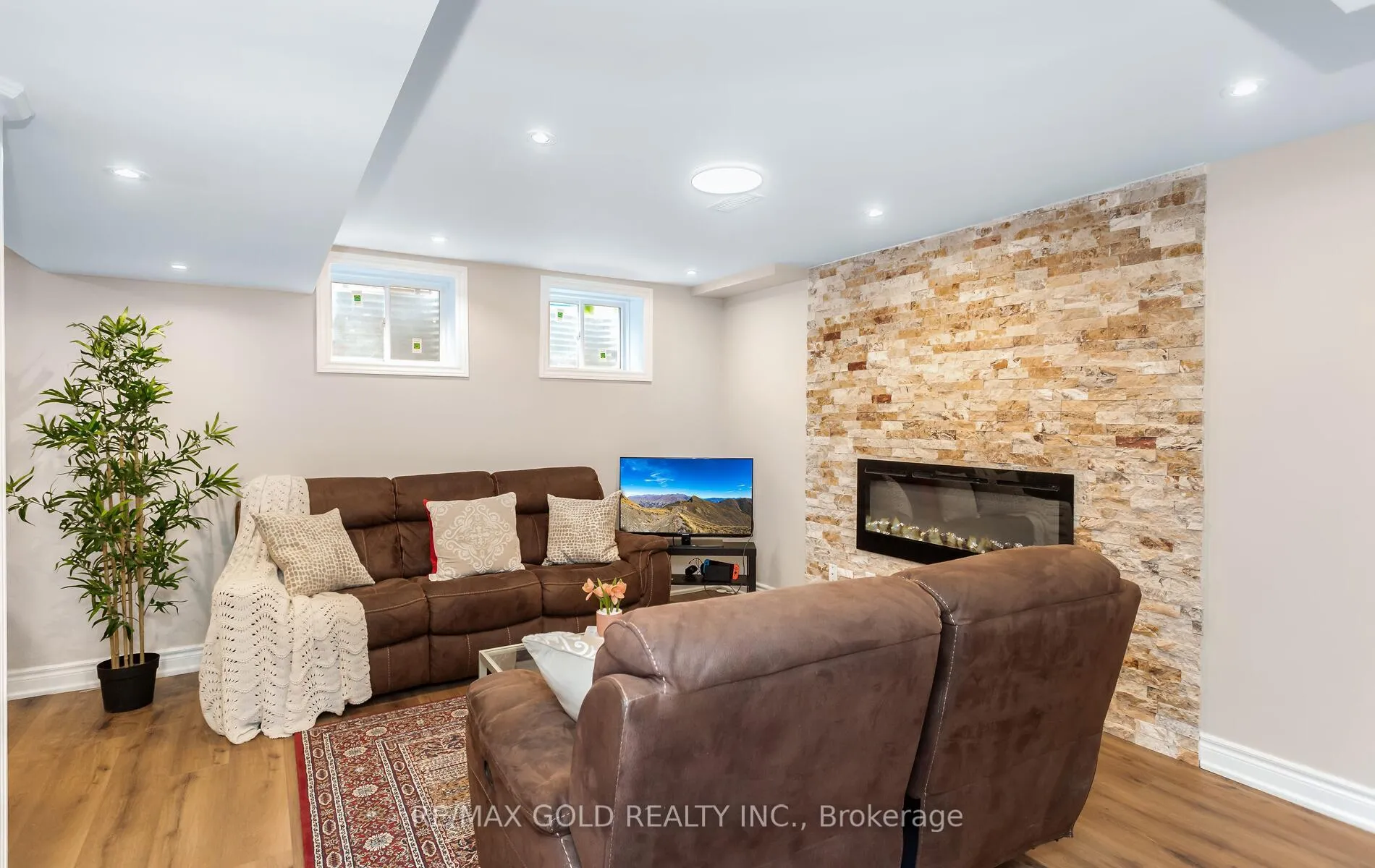 Photo 42 of 299 Gooding Crescent, Milton, Ford — HOMEH