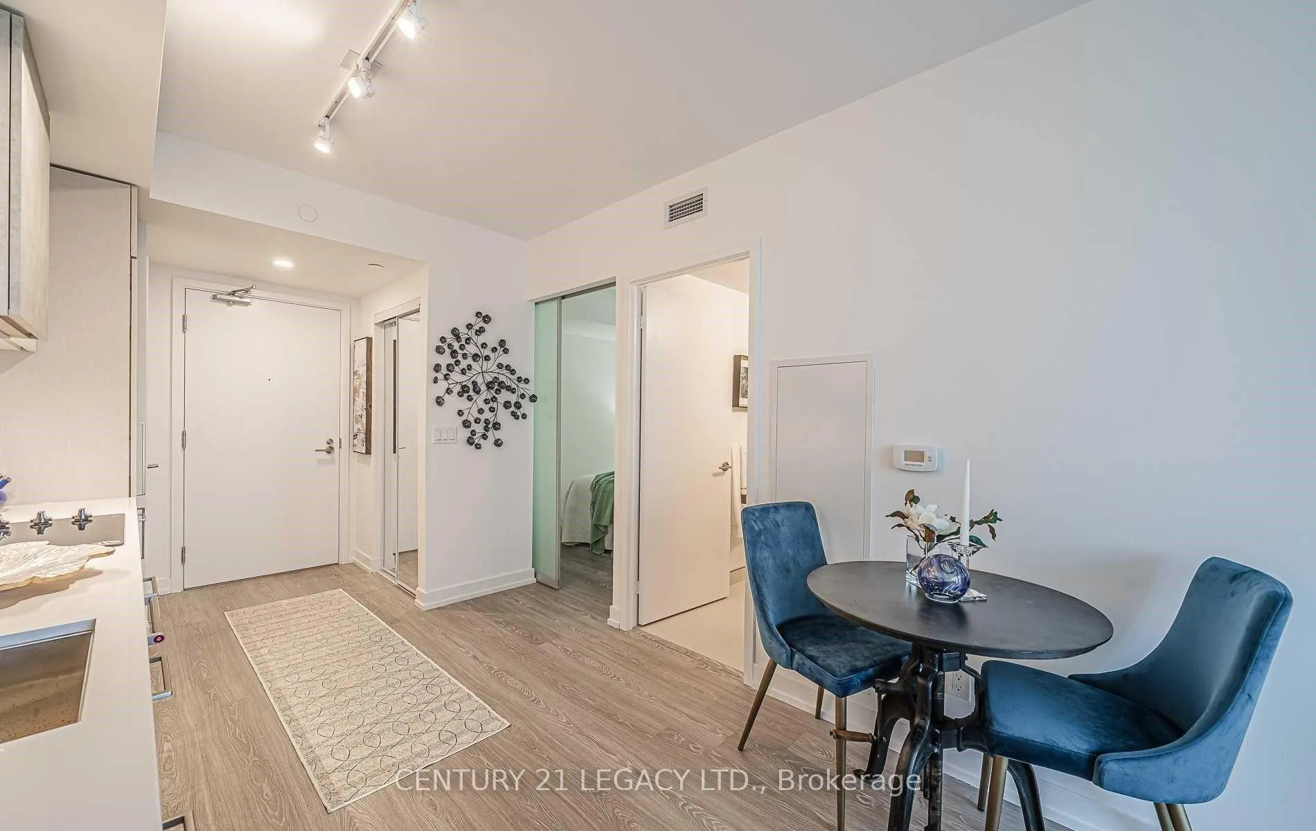 Photo 5 of Unit 2302, 19 Western Battery Road, Toronto, Niagara — HOMEH