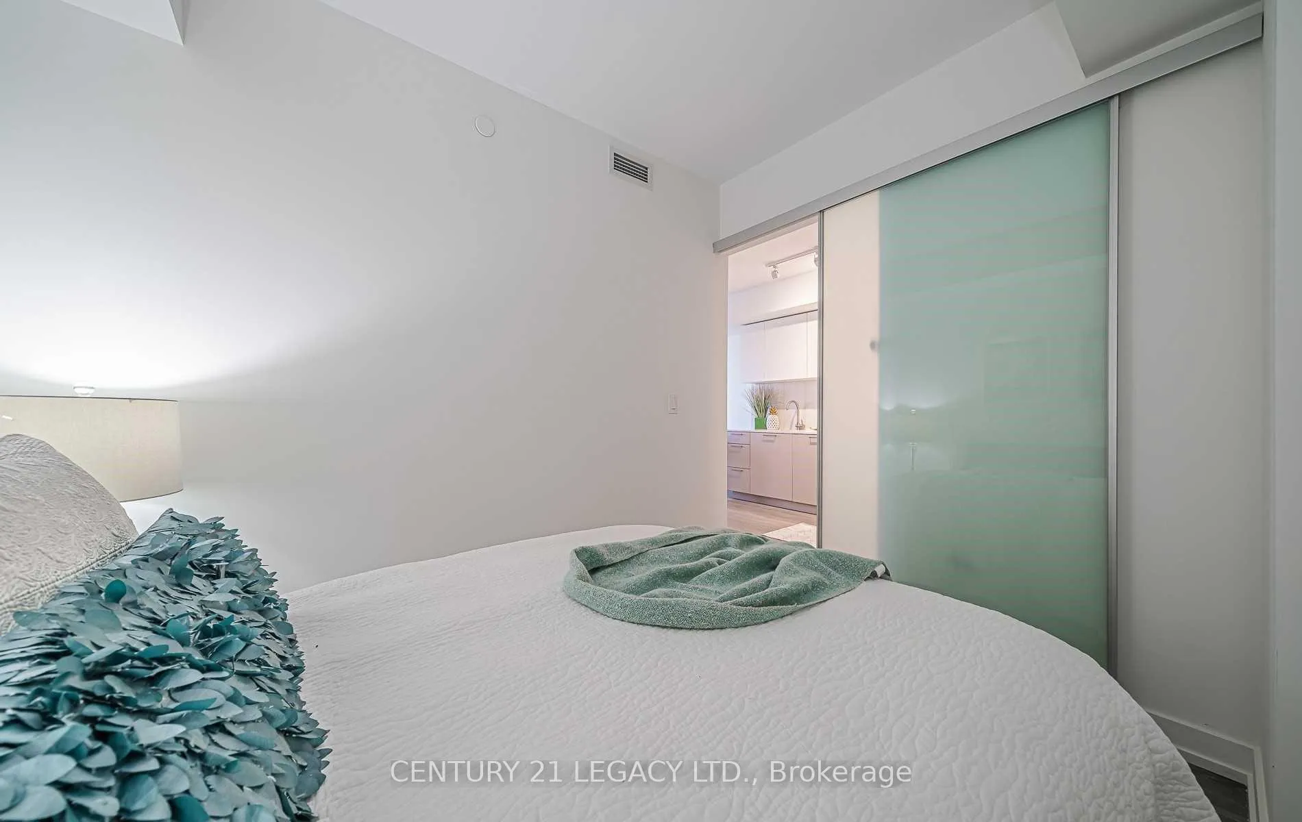 Photo 11 of Unit 2302, 19 Western Battery Road, Toronto, Niagara — HOMEH
