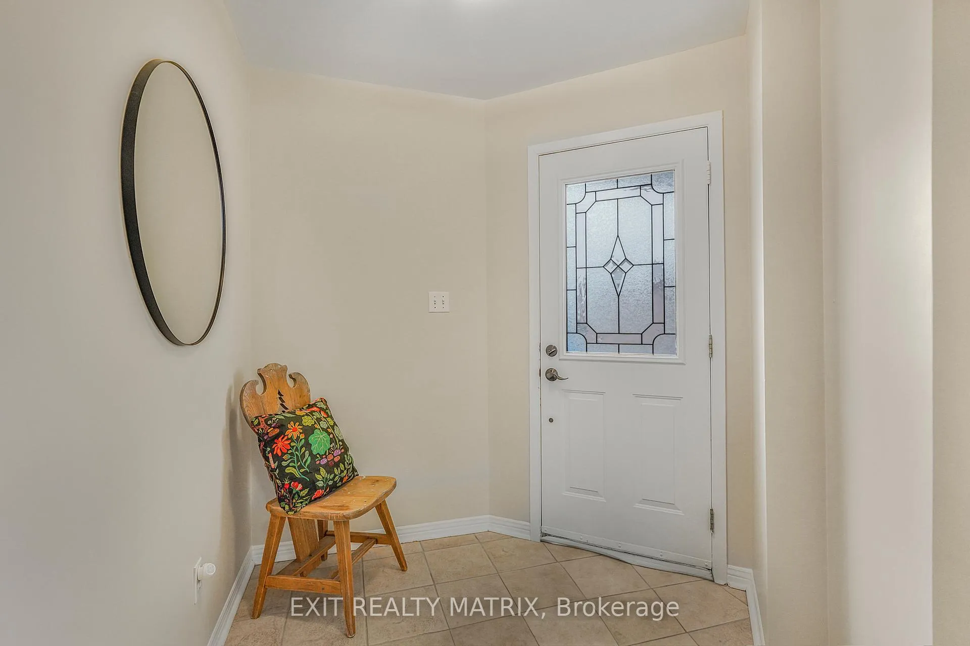 Photo 4 of 763 Clearcrest Crescent, Ottawa, Fallingbrook/Ridgemount — HOMEH