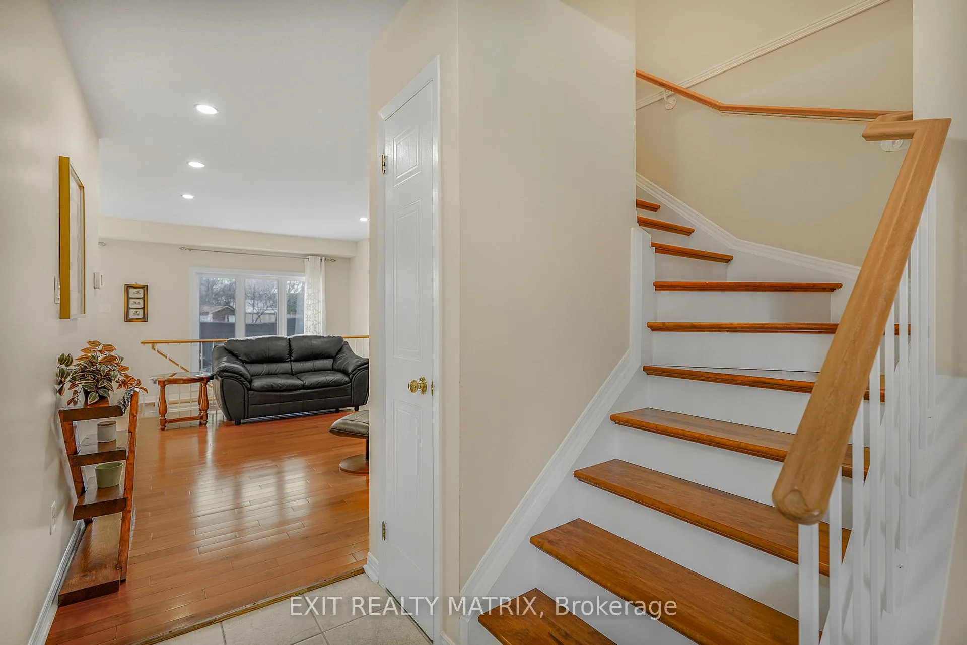 Photo 6 of 763 Clearcrest Crescent, Ottawa, Fallingbrook/Ridgemount — HOMEH