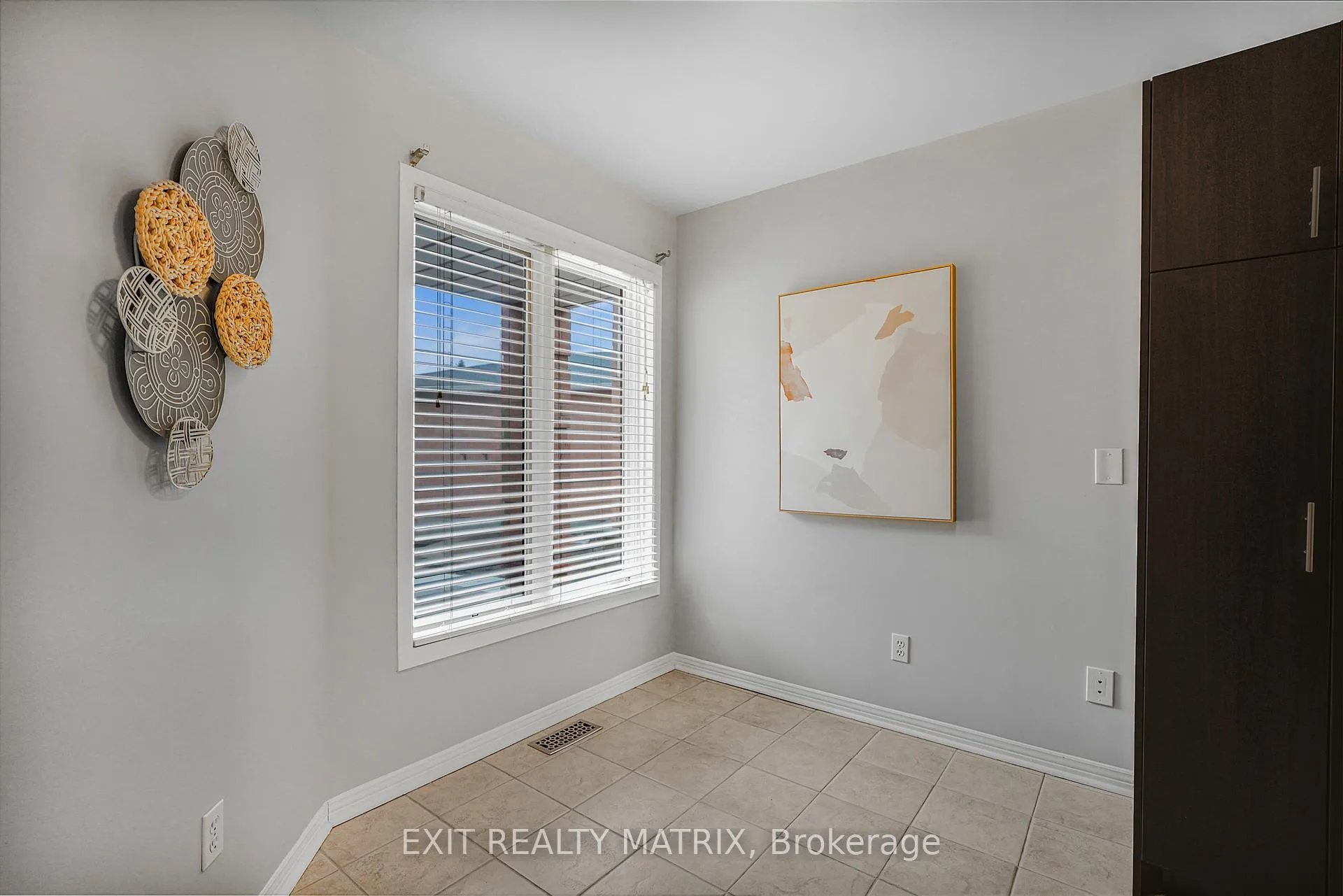 Photo 7 of 763 Clearcrest Crescent, Ottawa, Fallingbrook/Ridgemount — HOMEH