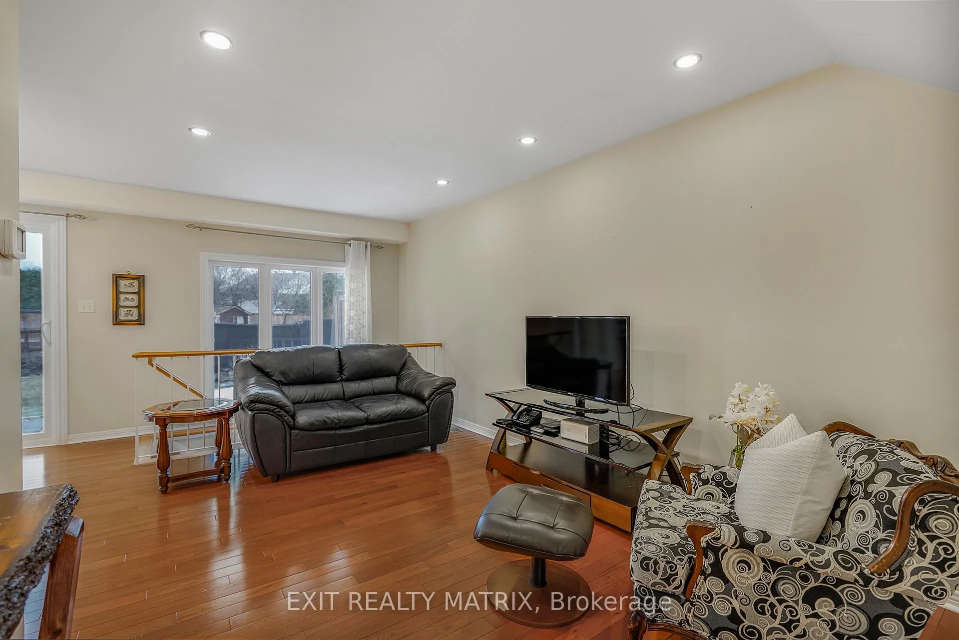 Photo 12 of 763 Clearcrest Crescent, Ottawa, Fallingbrook/Ridgemount — HOMEH