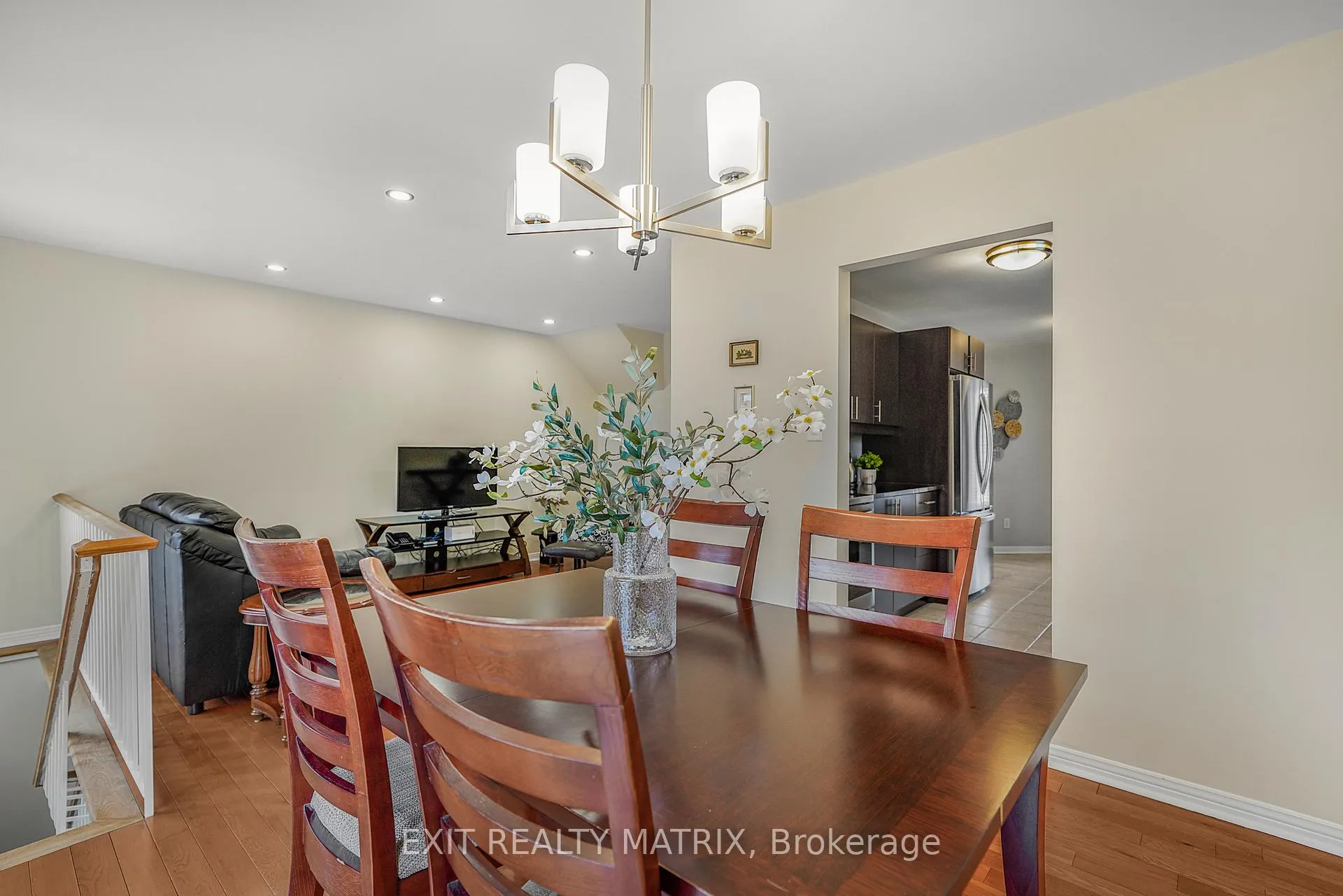 Photo 16 of 763 Clearcrest Crescent, Ottawa, Fallingbrook/Ridgemount — HOMEH