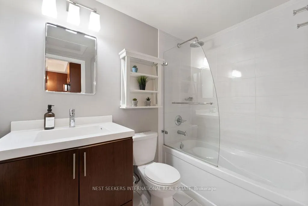 Photo 12 of Unit 621, 560 Front Street W, Toronto, Waterfront Communities — HOMEH