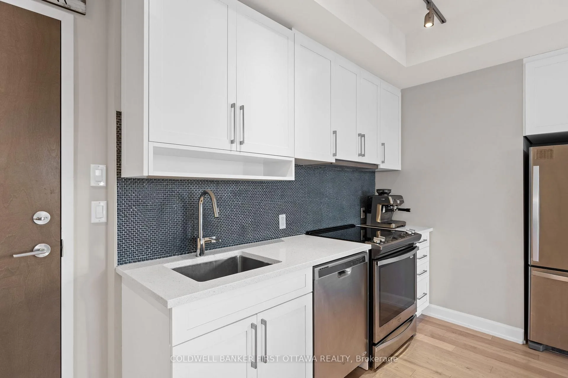 Photo 10 of Unit 303, 10 Rosemount Avenue, Ottawa, Hintonburg — HOMEH