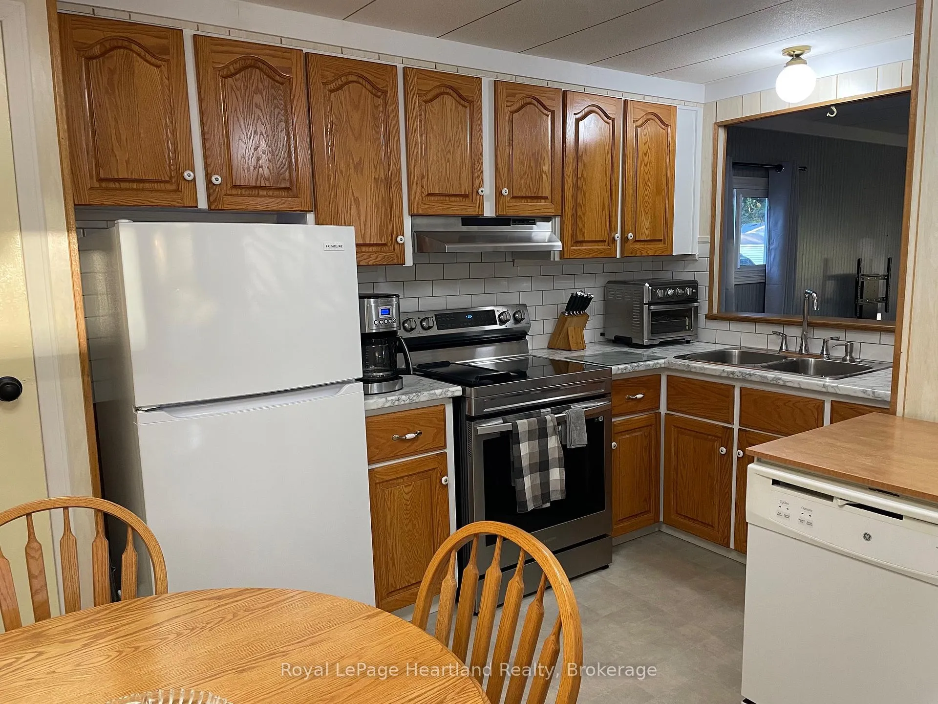 Photo 3 of 36 Sutton Drive, Ashfield-Colborne-Wawanosh, Colborne — HOMEH