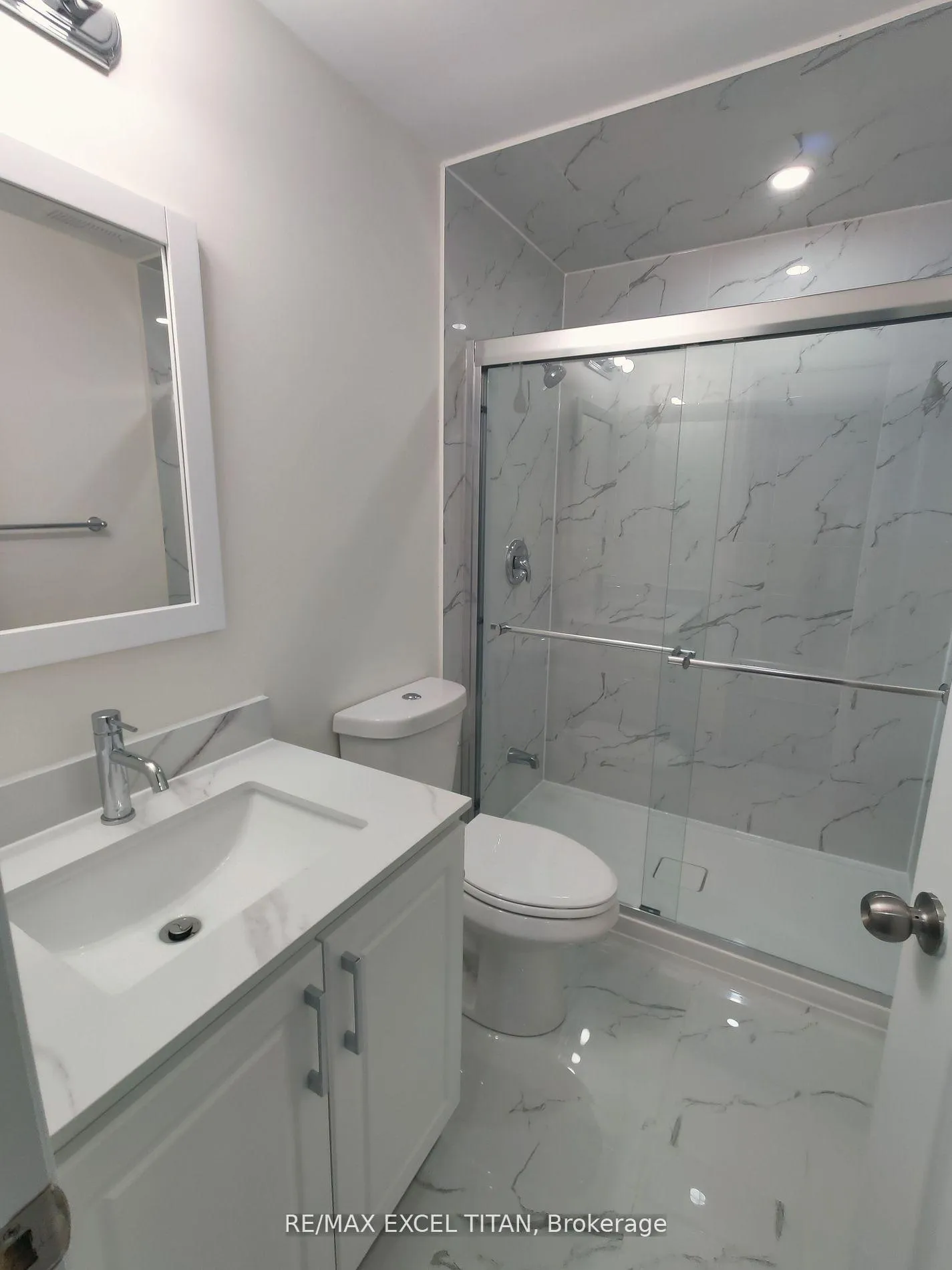 Photo 4 of 460 Mactier Drive, Vaughan, Kleinburg — HOMEH