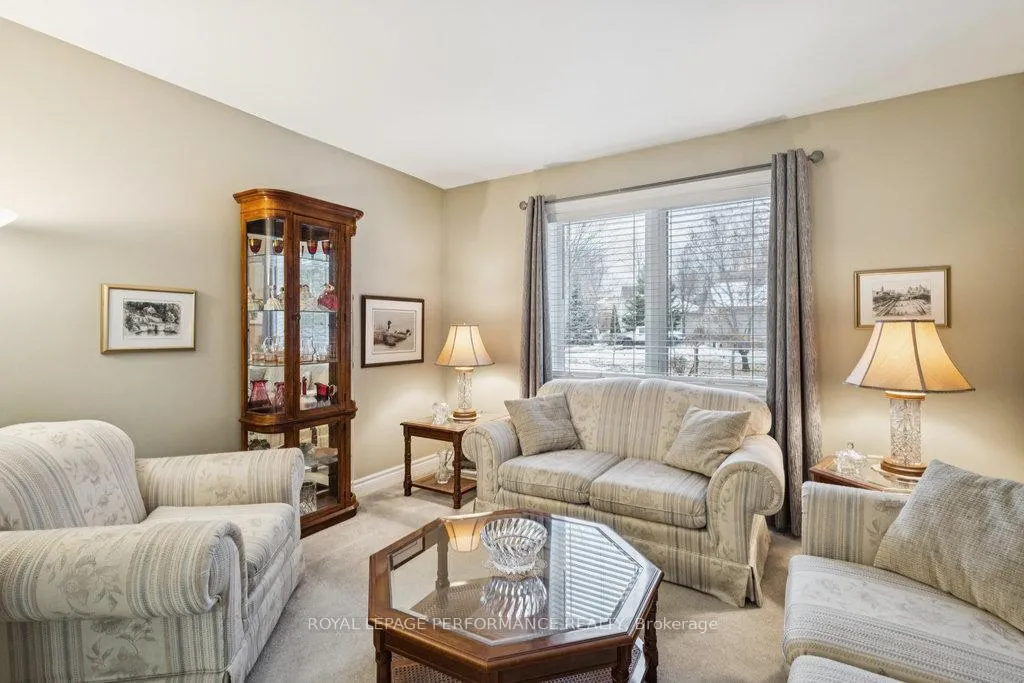 Photo 3 of 7051 Donwel Drive, Ottawa, Greely — HOMEH