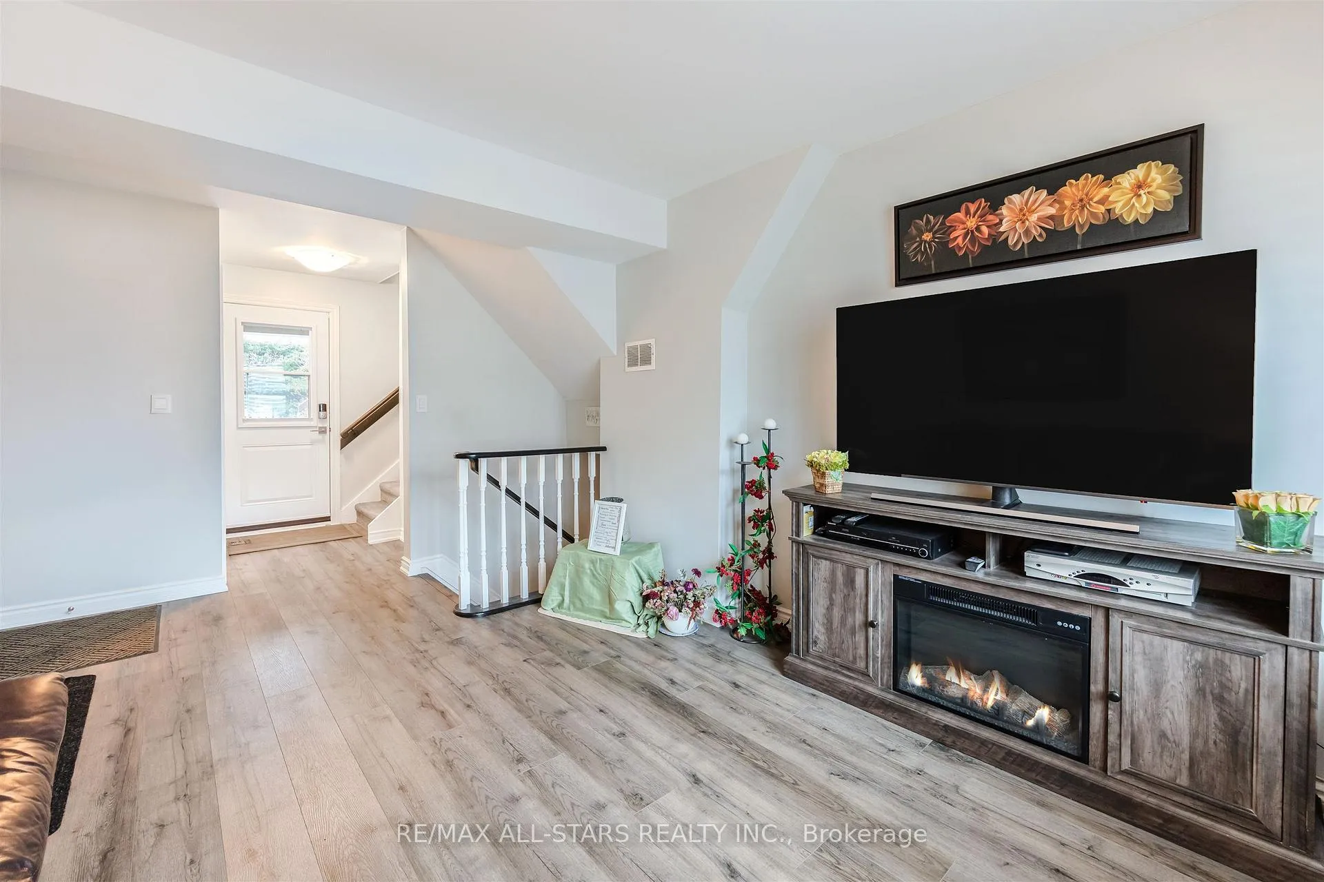 Photo 21 of 872 Law Street, Oshawa, Centennial — HOMEH