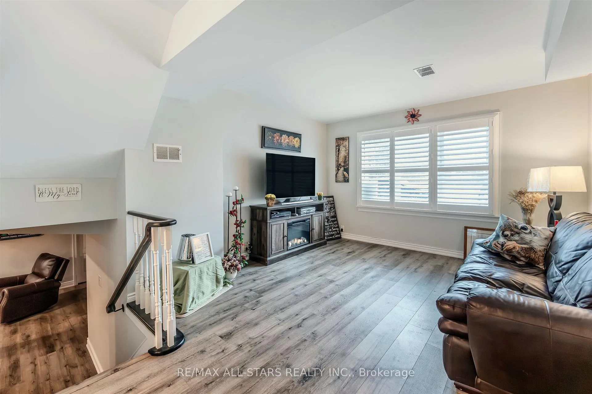 Photo 22 of 872 Law Street, Oshawa, Centennial — HOMEH