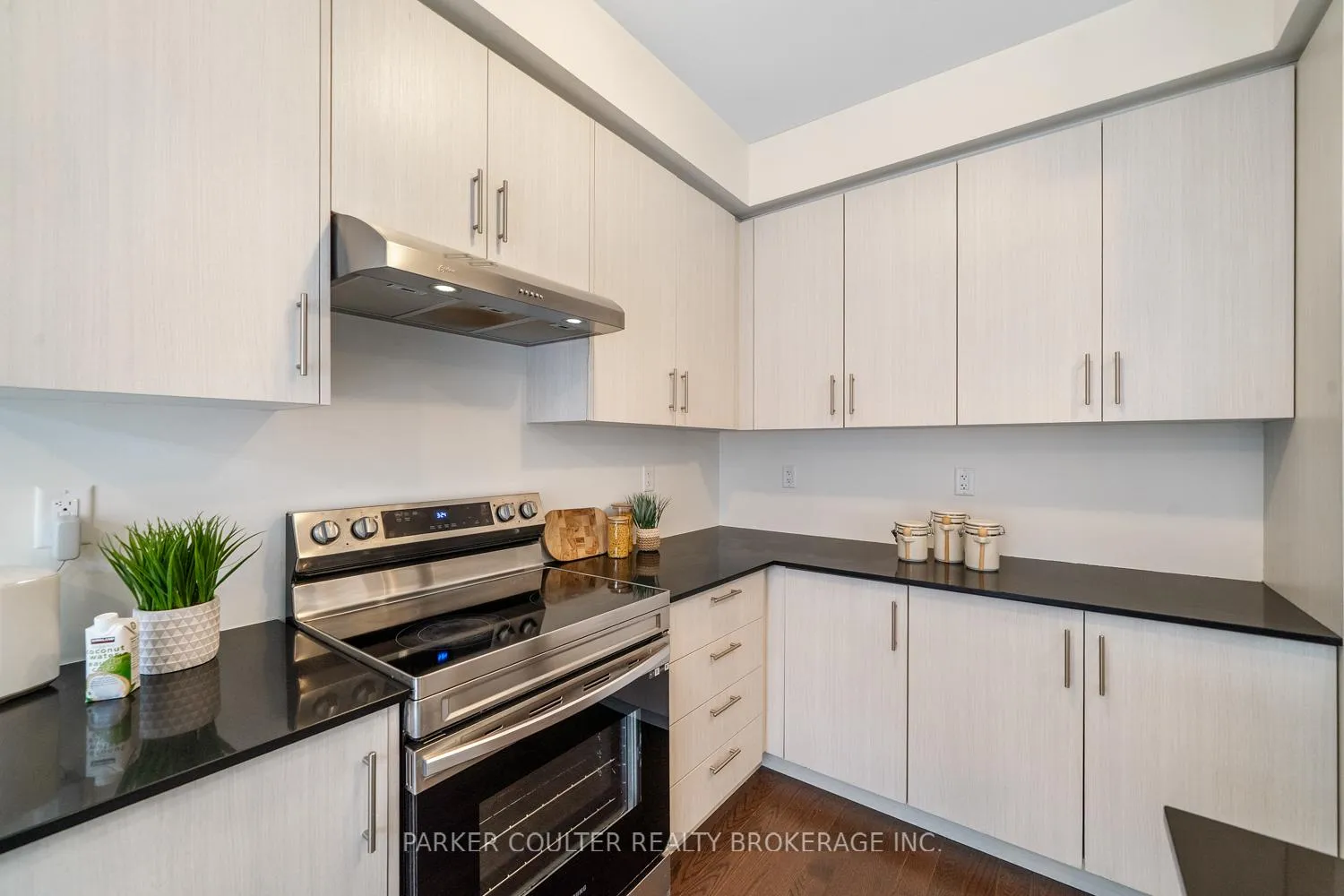 Photo 12 of 110 Shepherd Drive, Barrie, Painswick South — HOMEH