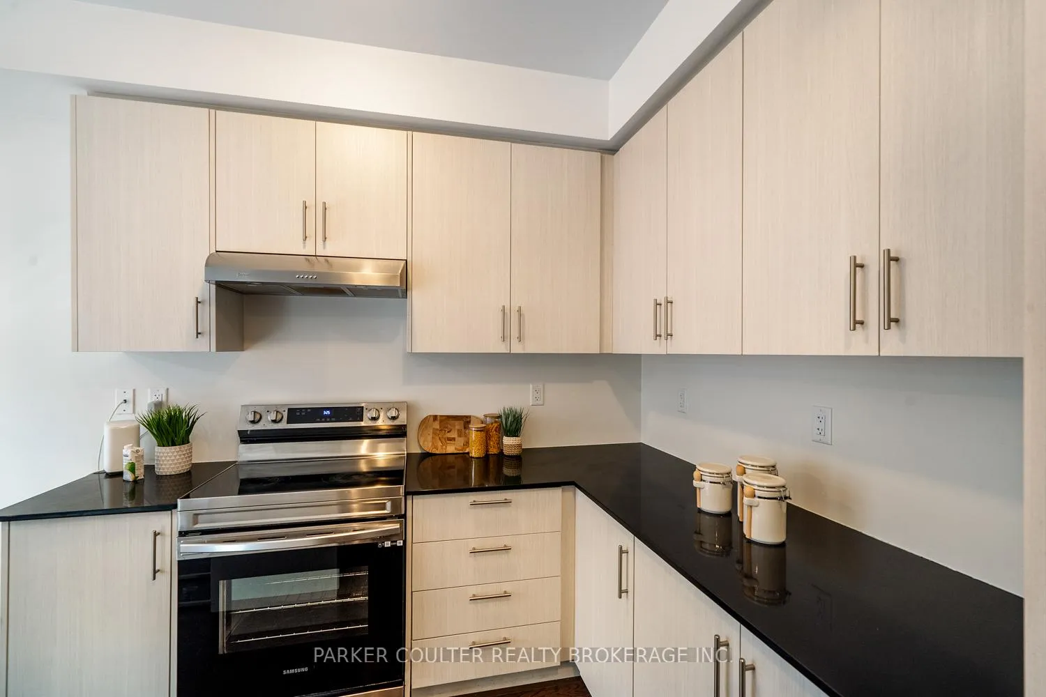 Photo 14 of 110 Shepherd Drive, Barrie, Painswick South — HOMEH