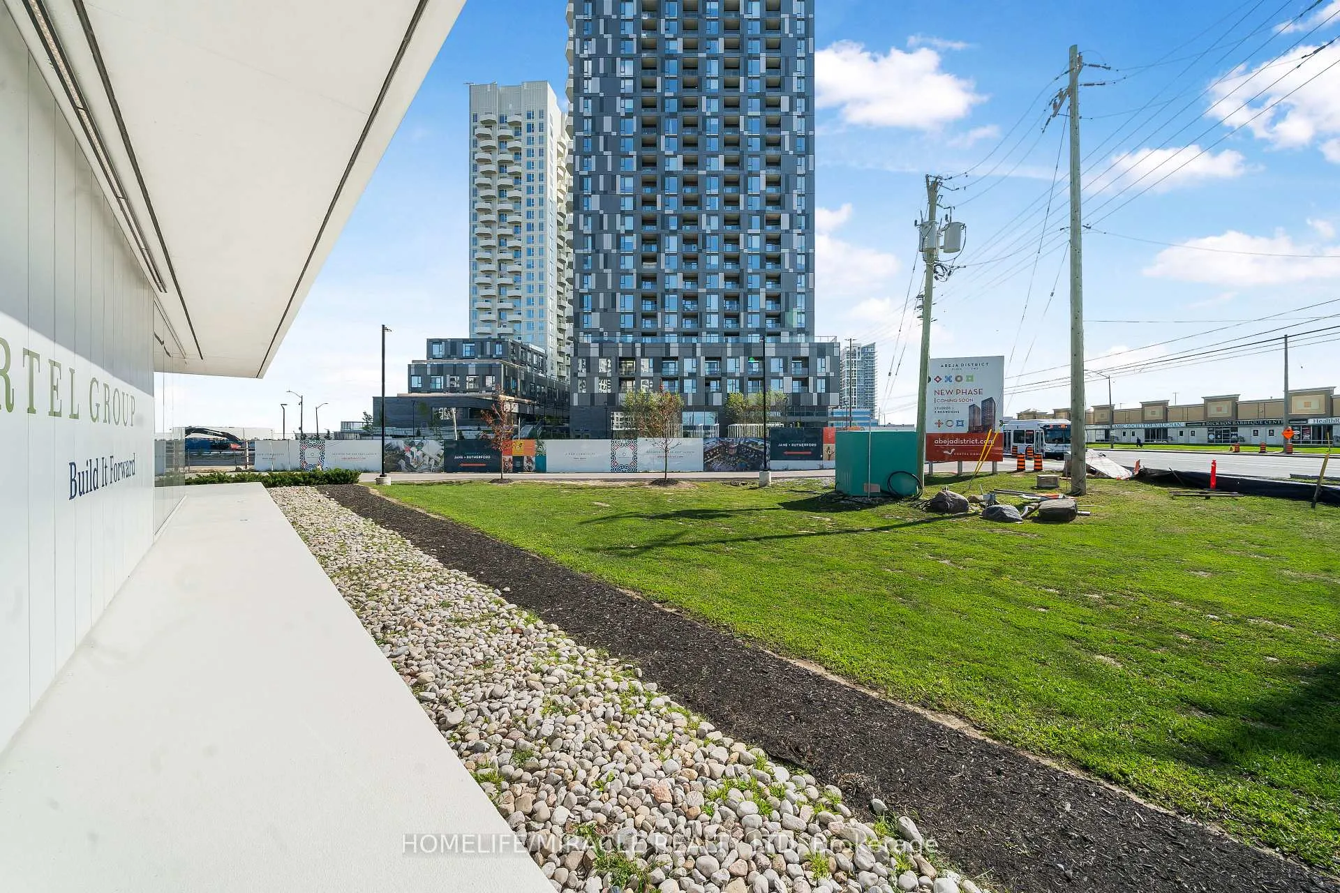 Photo 3 of Unit 1303, 474 Caldari Road, Vaughan, Concord — HOMEH