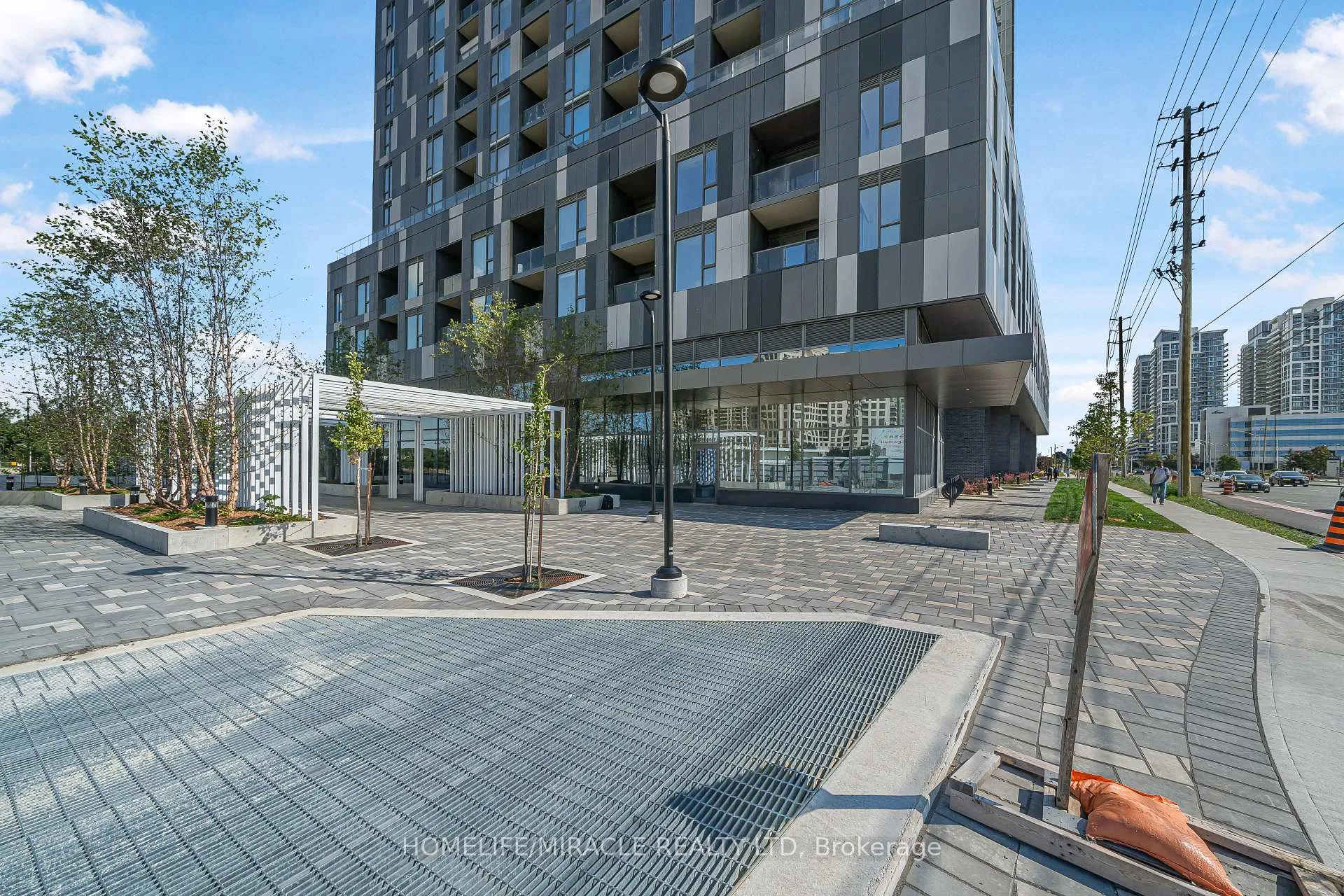 Photo 5 of Unit 1303, 474 Caldari Road, Vaughan, Concord — HOMEH
