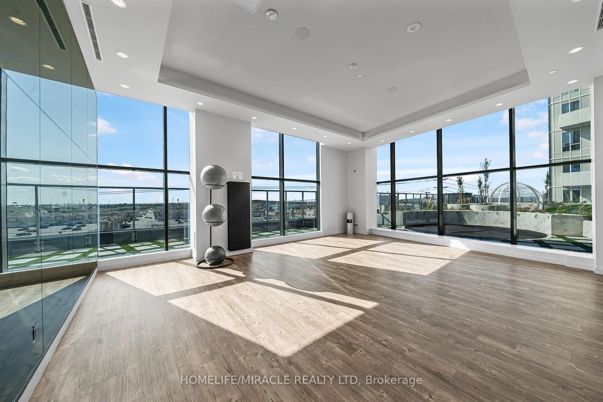 Photo 15 of Unit 1303, 474 Caldari Road, Vaughan, Concord — HOMEH