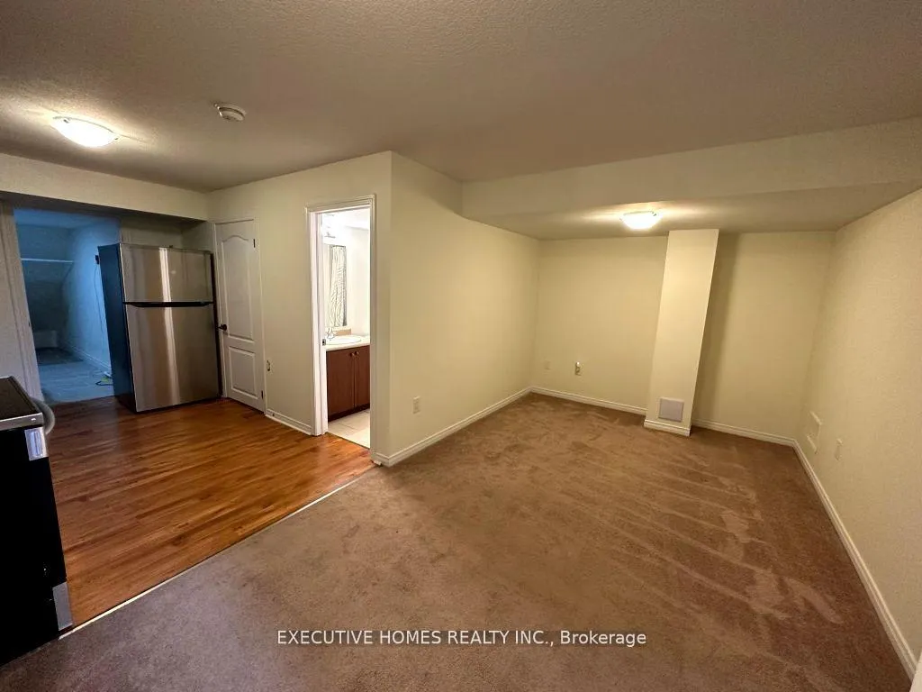Photo 2 of 103 Baffin Crescent, Brampton, Northwest Brampton — HOMEH