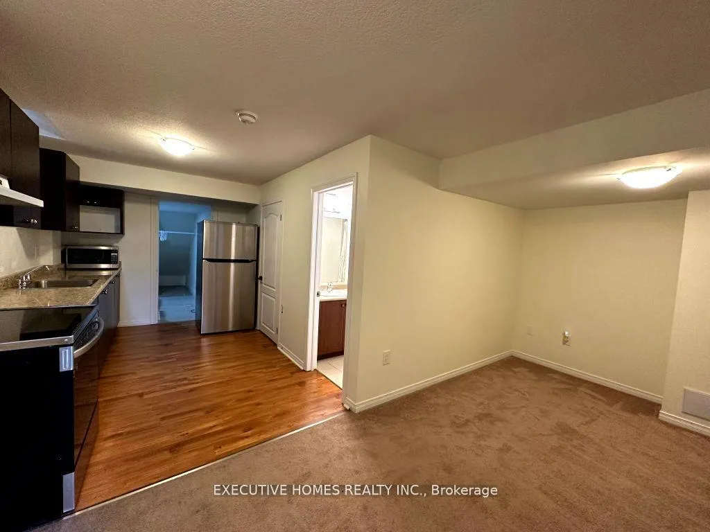 Photo 3 of 103 Baffin Crescent, Brampton, Northwest Brampton — HOMEH