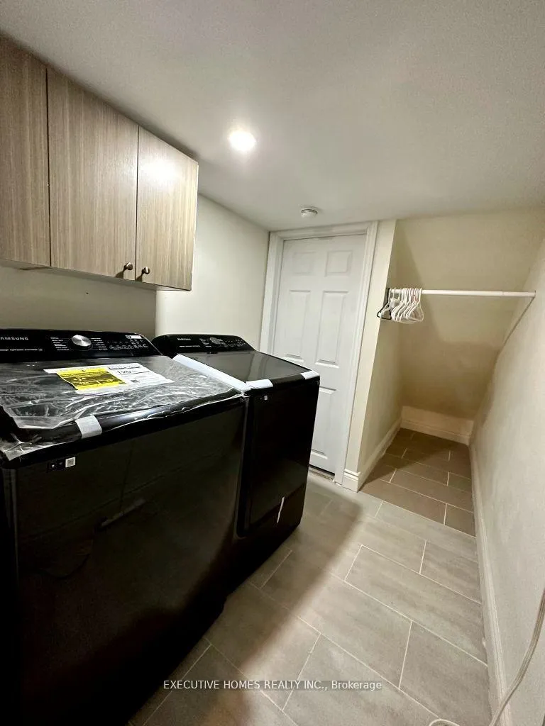 Photo 8 of 103 Baffin Crescent, Brampton, Northwest Brampton — HOMEH