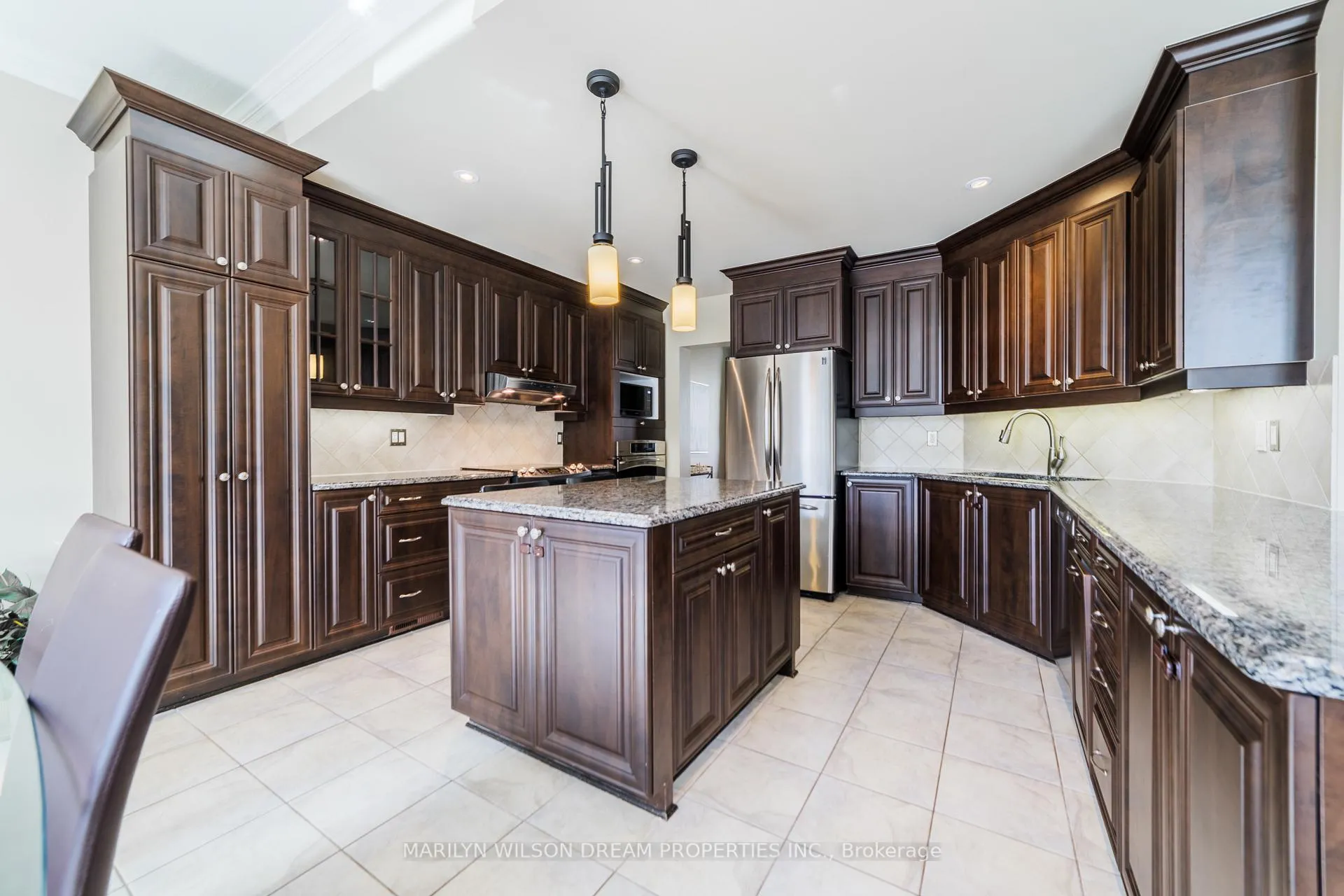 Photo 8 of 330 Branthaven Street, Ottawa, Avalon East — HOMEH