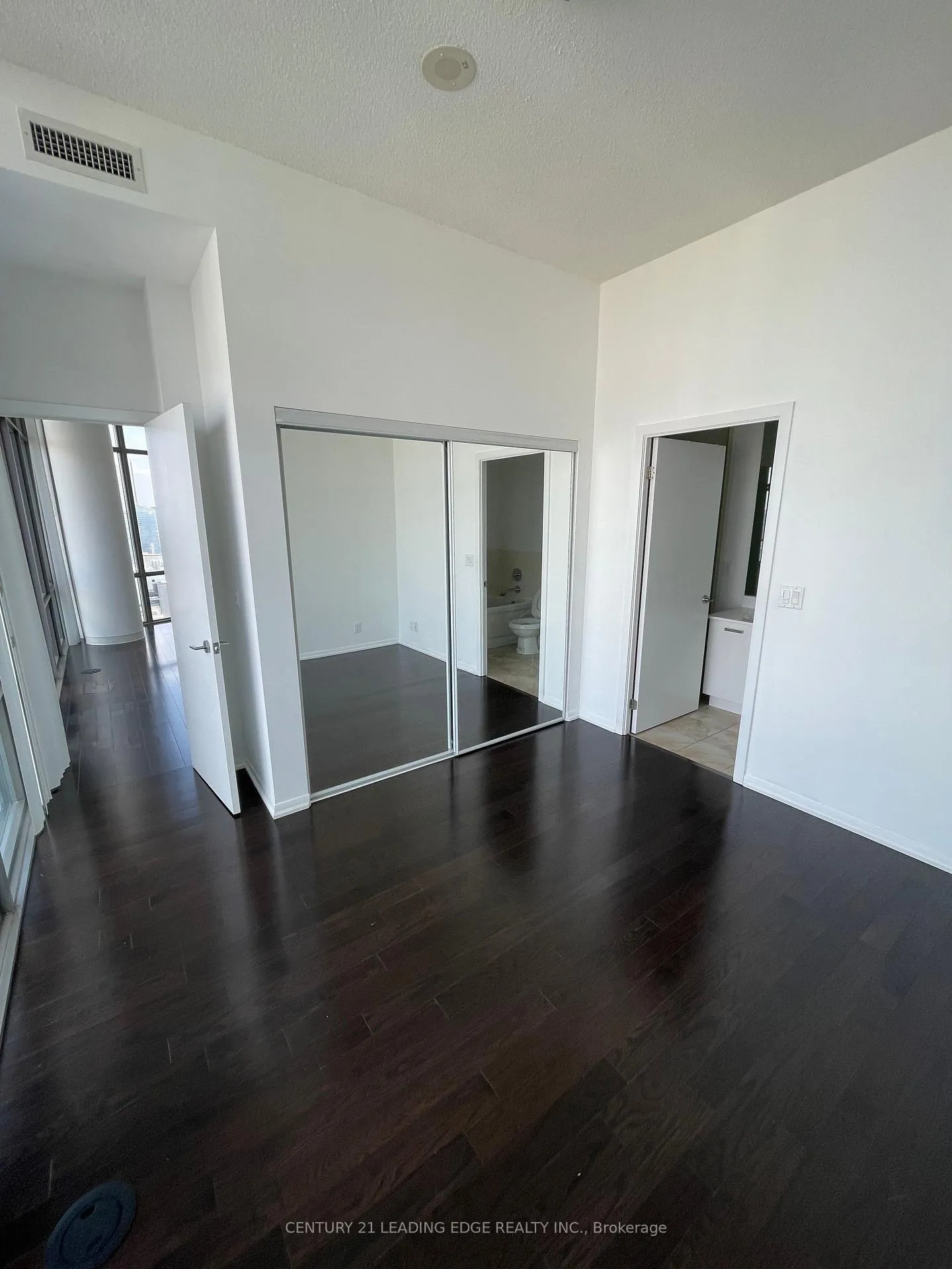 Photo 5 of Unit 4908, 832 Bay Street, Toronto, Bay Street Corridor — HOMEH
