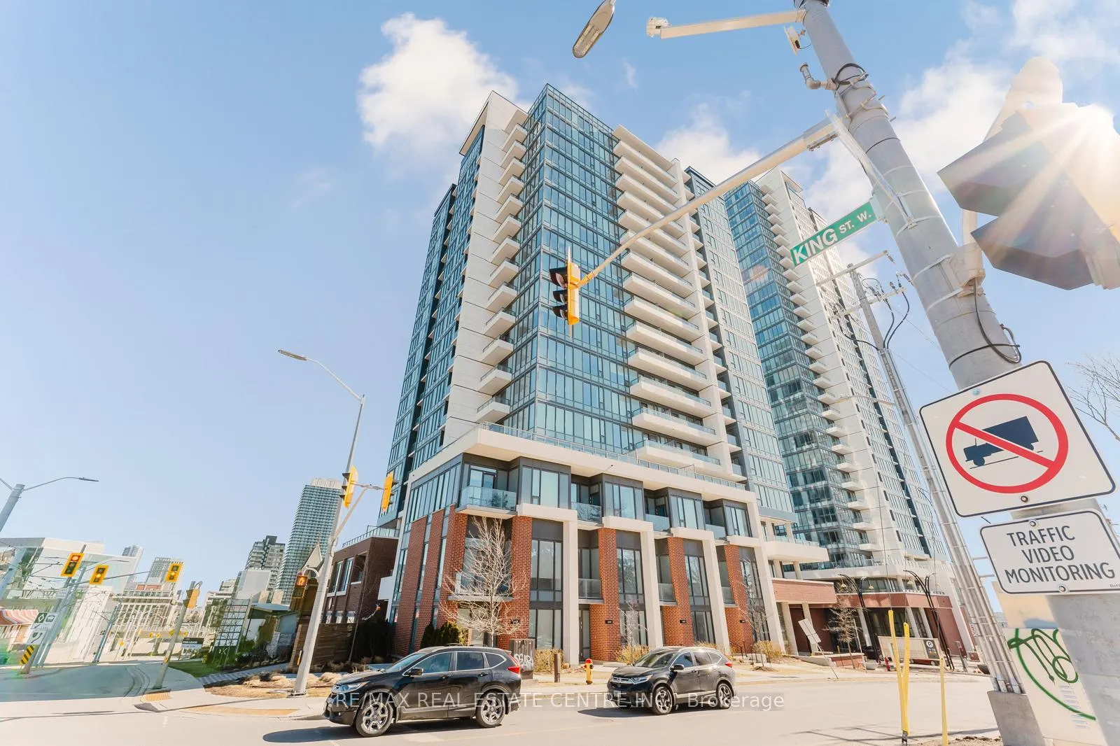 Front of Unit 904, 5 Wellington Street S