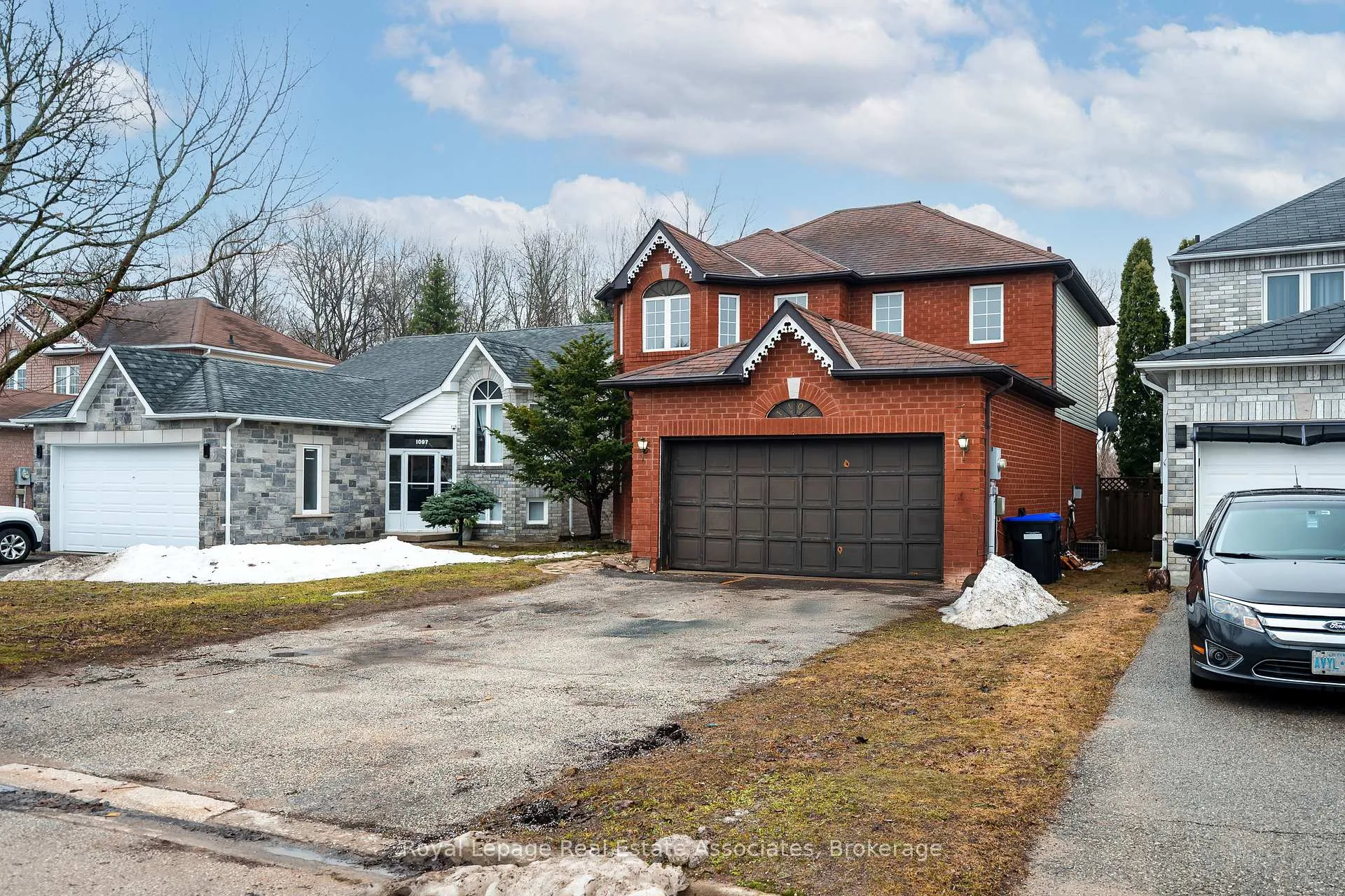 Photo 2 of 1101 Corrie Street, Innisfil, Alcona — HOMEH