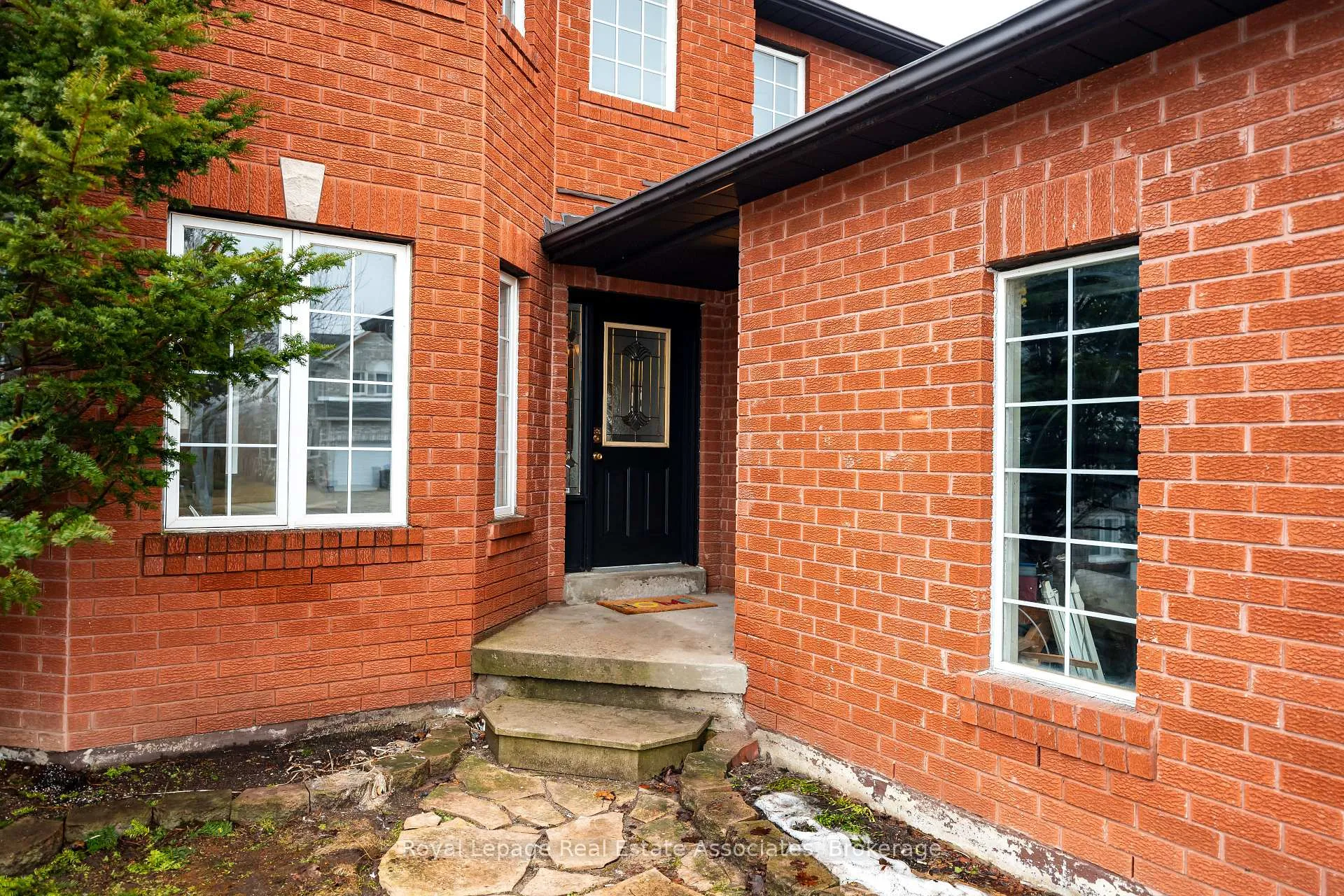 Photo 4 of 1101 Corrie Street, Innisfil, Alcona — HOMEH