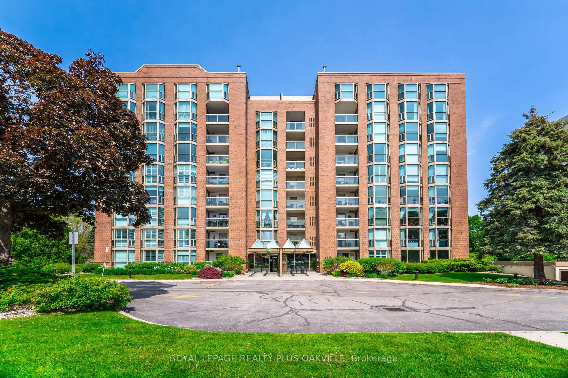 Front of Unit 104, 1225 North Shore Boulevard E