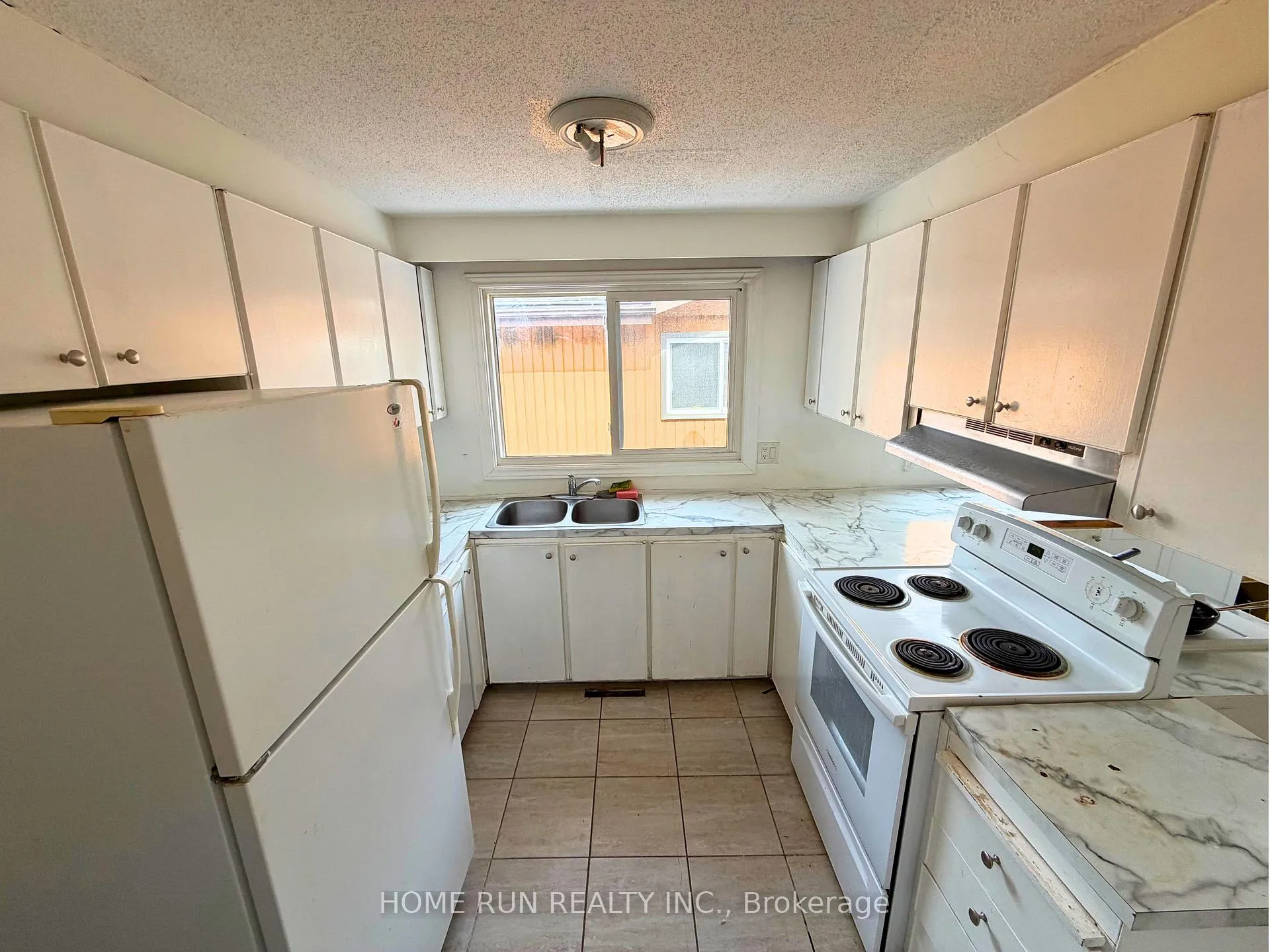 Photo 3 of 166 Withrow Avenue, Ottawa, Meadowlands/St. Claire Gardens — HOMEH