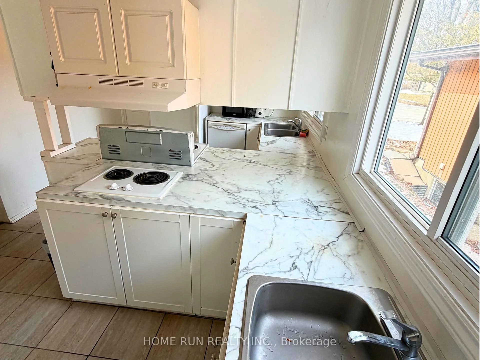 Photo 4 of 166 Withrow Avenue, Ottawa, Meadowlands/St. Claire Gardens — HOMEH