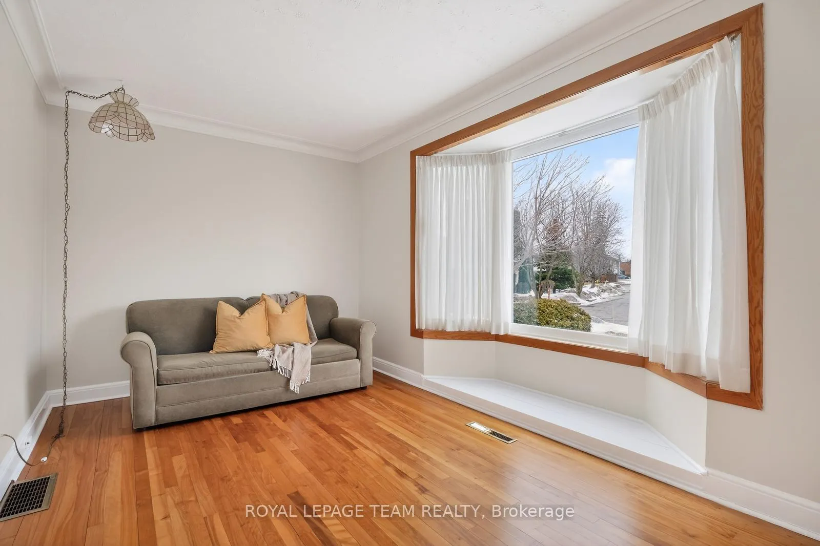 Photo 3 of 336 Ducharme Boulevard, Ottawa, Vanier — HOMEH