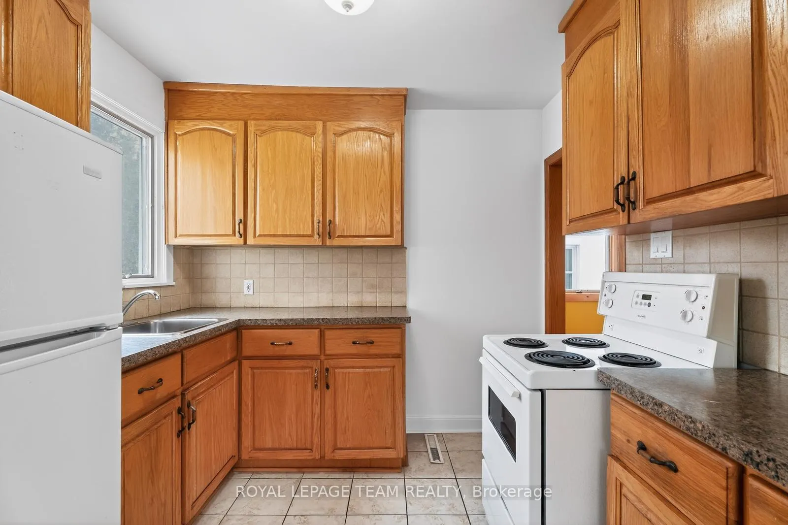 Photo 5 of 336 Ducharme Boulevard, Ottawa, Vanier — HOMEH
