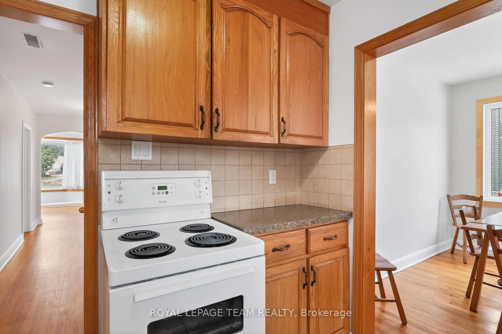 Photo 7 of 336 Ducharme Boulevard, Ottawa, Vanier — HOMEH