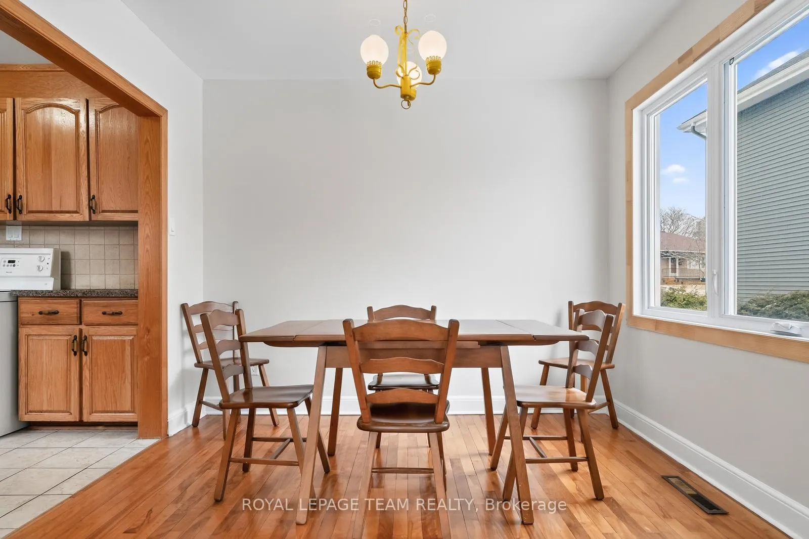 Photo 8 of 336 Ducharme Boulevard, Ottawa, Vanier — HOMEH