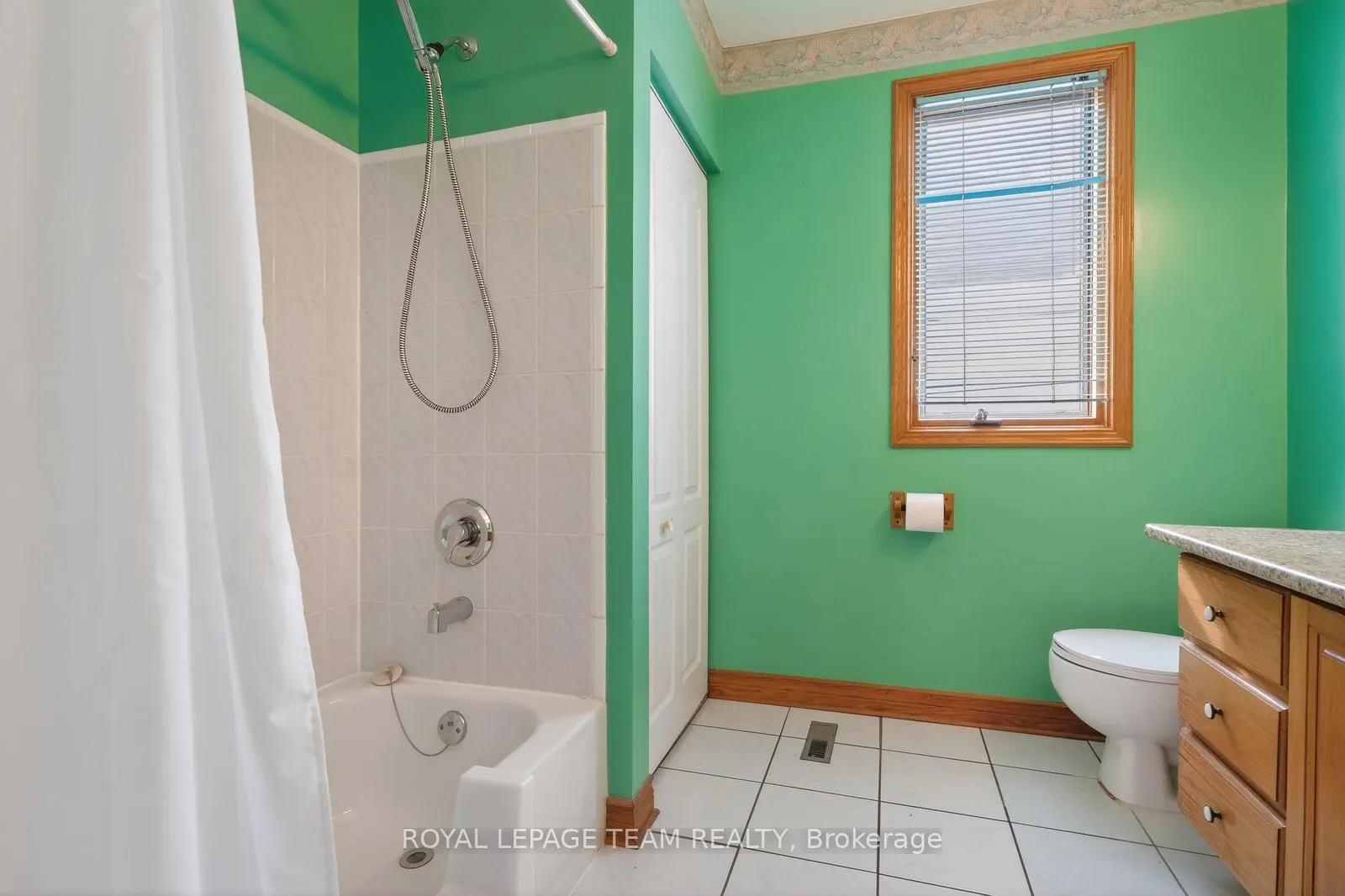 Photo 12 of 336 Ducharme Boulevard, Ottawa, Vanier — HOMEH