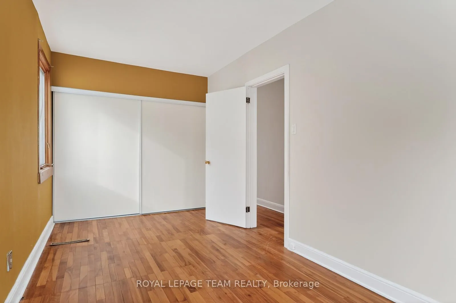 Photo 15 of 336 Ducharme Boulevard, Ottawa, Vanier — HOMEH
