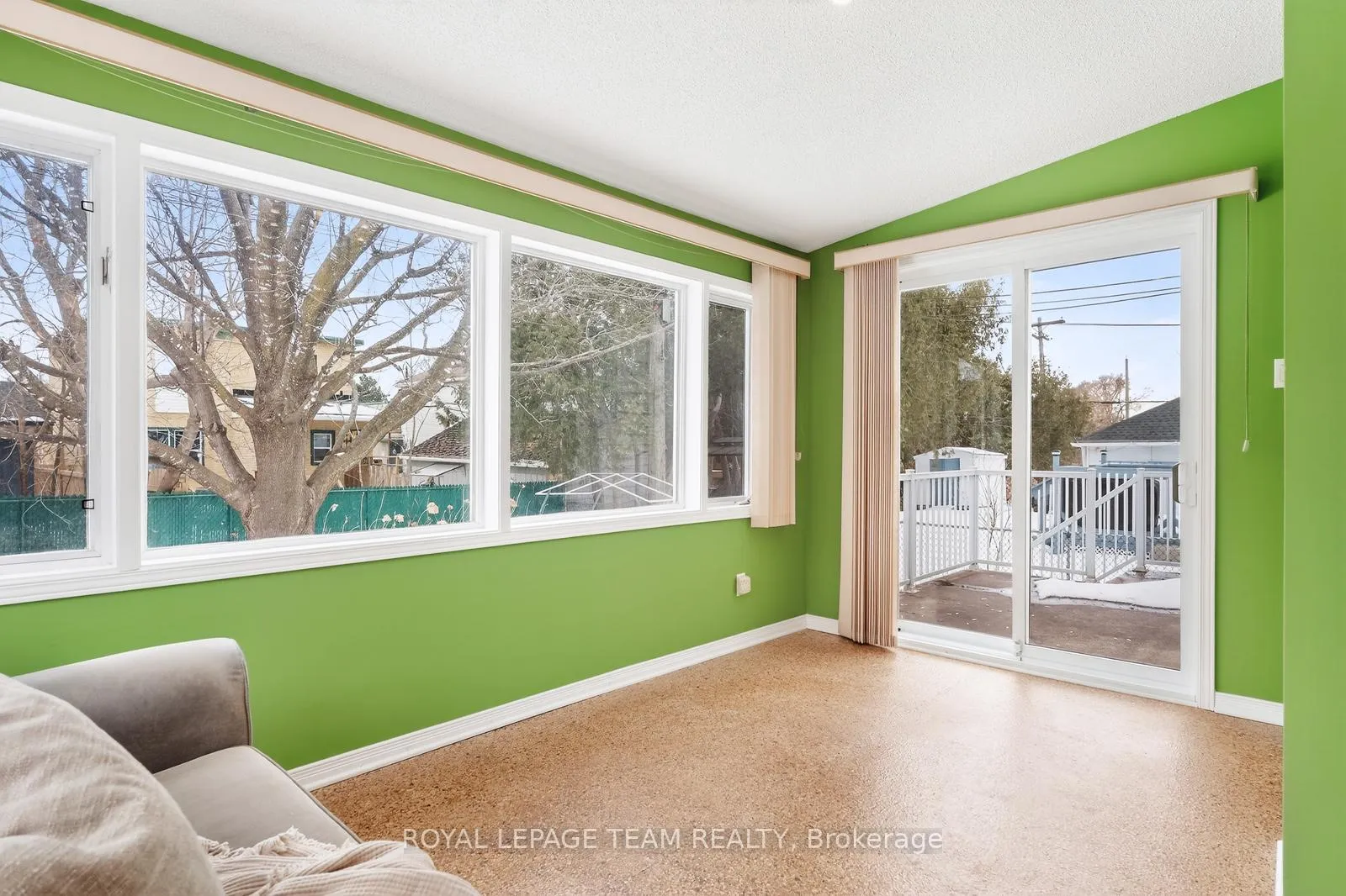 Photo 17 of 336 Ducharme Boulevard, Ottawa, Vanier — HOMEH