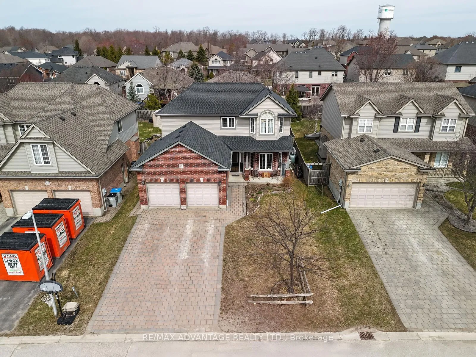 Photo 3 of 22 Periwinkle Drive, Middlesex Centre, Ilderton — HOMEH