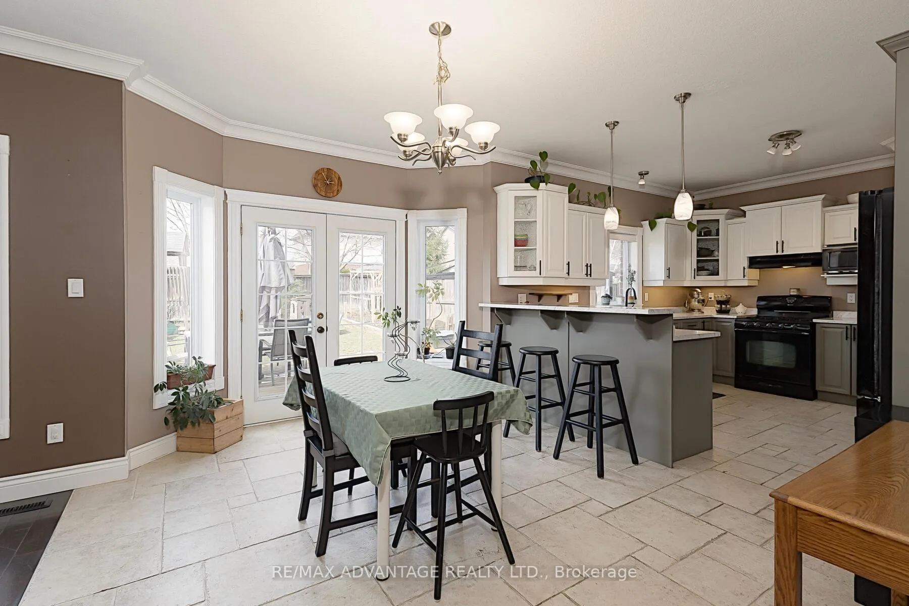 Photo 18 of 22 Periwinkle Drive, Middlesex Centre, Ilderton — HOMEH