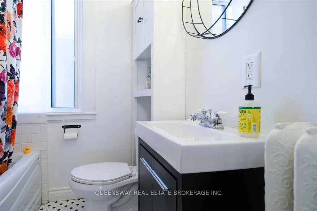 Photo 9 of Unit Upper, 17 Fairholt Road S, Hamilton, Stipley — HOMEH