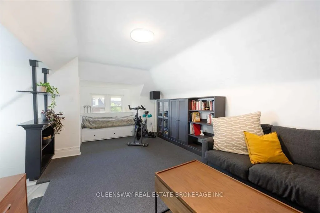 Photo 10 of Unit Upper, 17 Fairholt Road S, Hamilton, Stipley — HOMEH