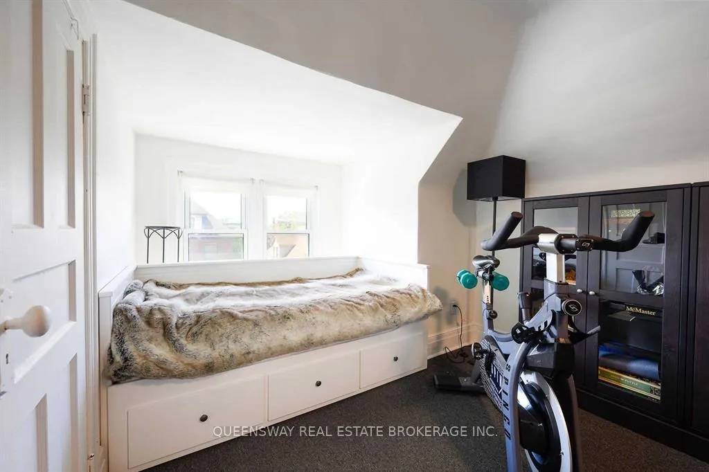 Photo 13 of Unit Upper, 17 Fairholt Road S, Hamilton, Stipley — HOMEH