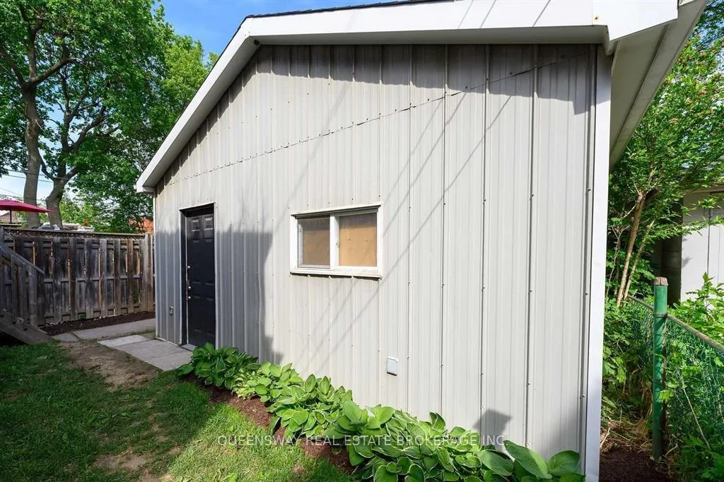 Photo 20 of Unit Upper, 17 Fairholt Road S, Hamilton, Stipley — HOMEH