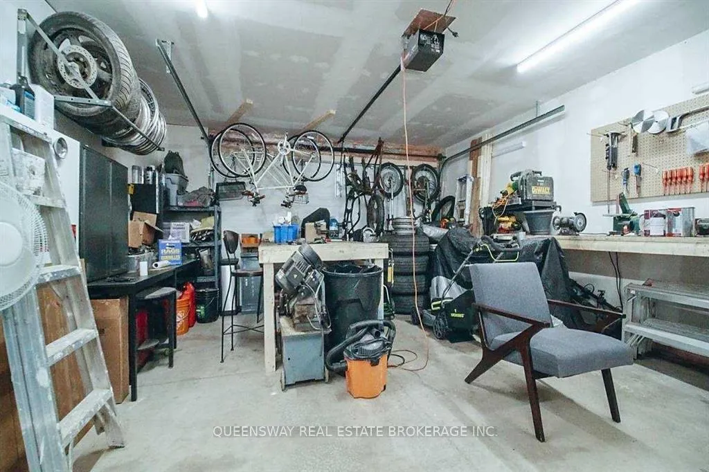 Photo 21 of Unit Upper, 17 Fairholt Road S, Hamilton, Stipley — HOMEH